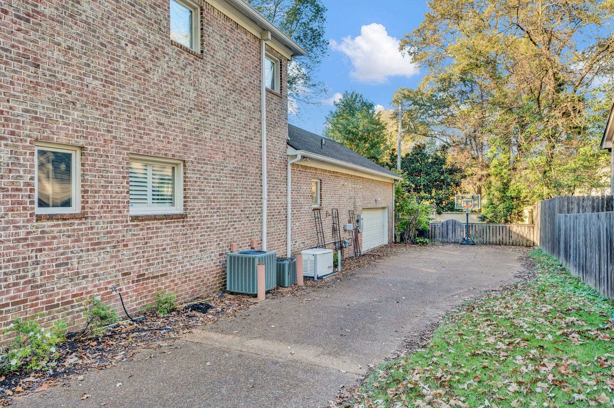2886 FRANCES PL