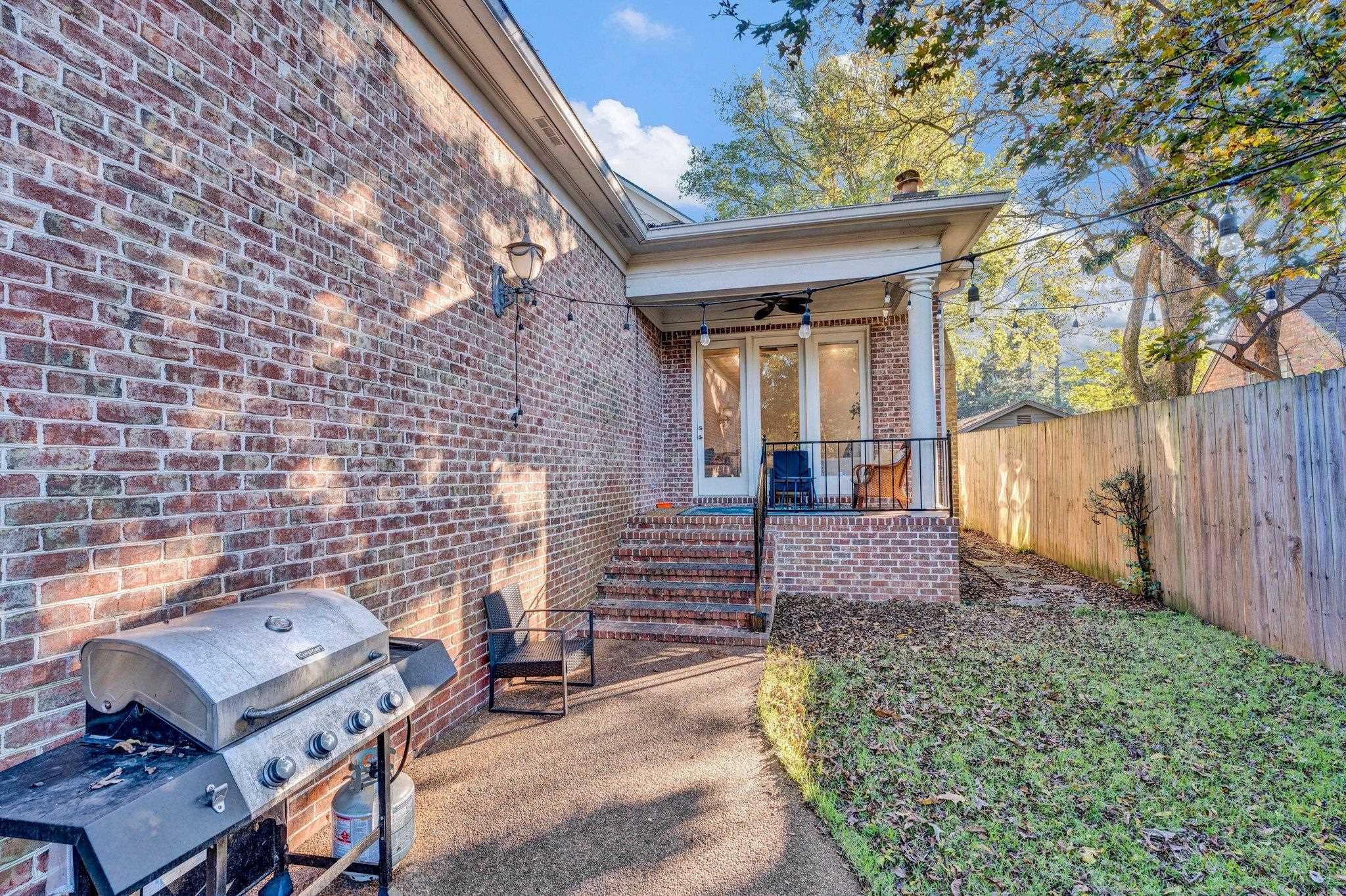 2886 FRANCES PL