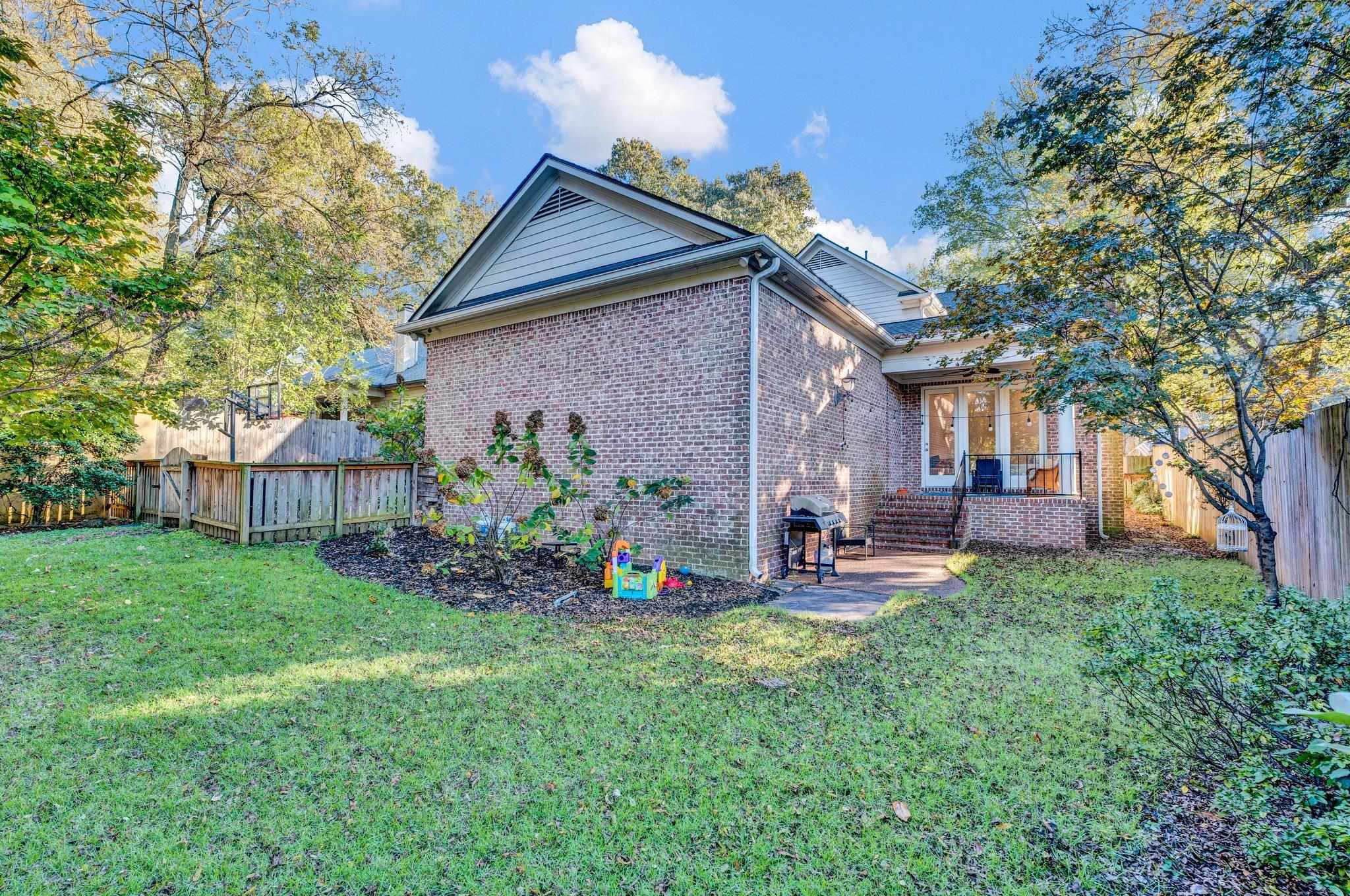 2886 FRANCES PL