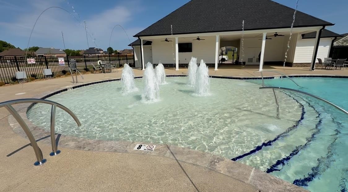 205 OAK HOLLOW DR