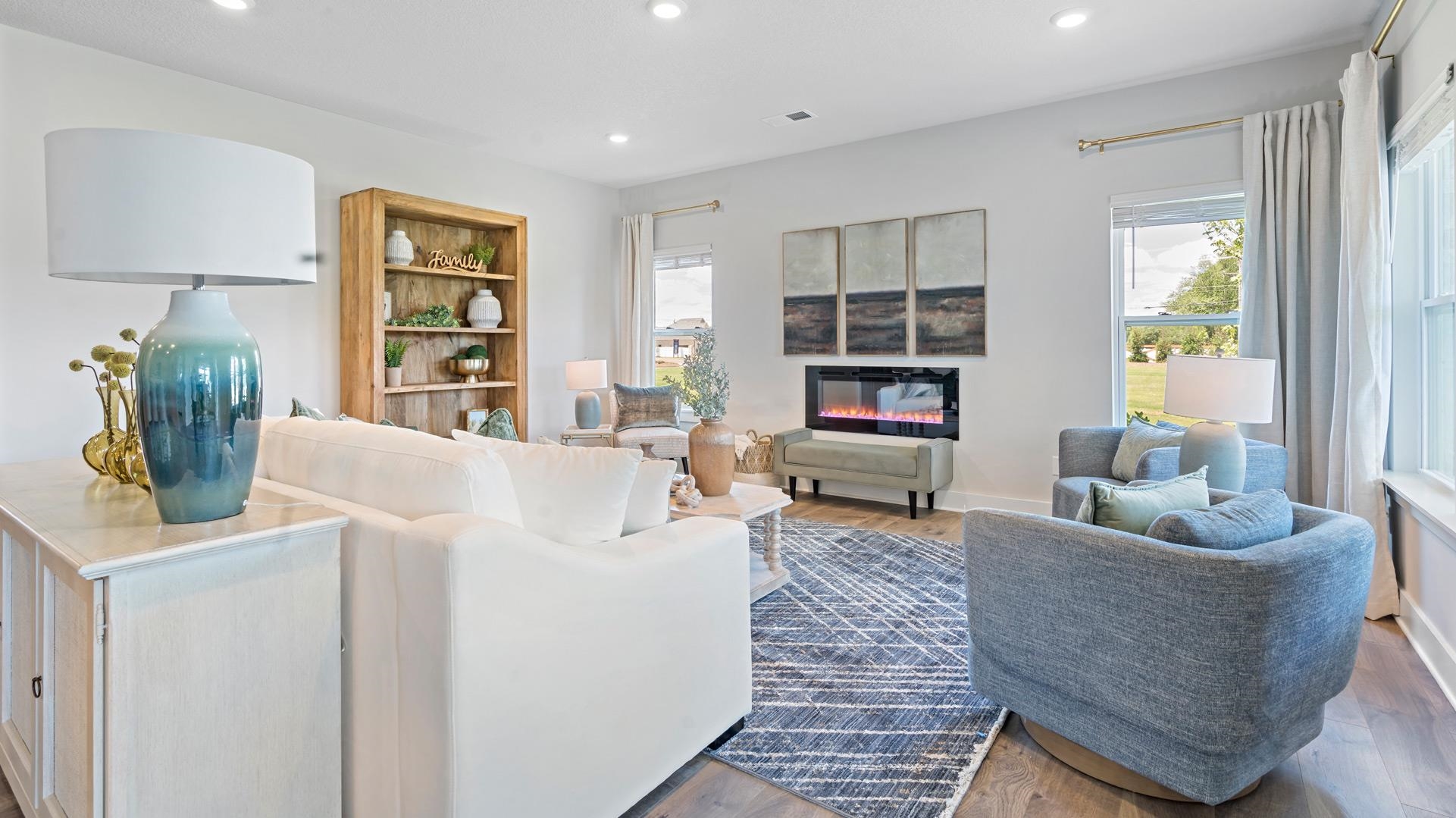 205 OAK HOLLOW DR