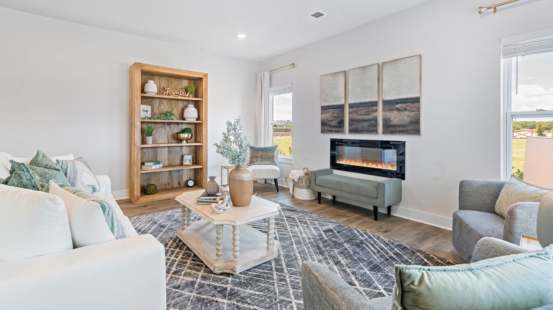 205 OAK HOLLOW DR