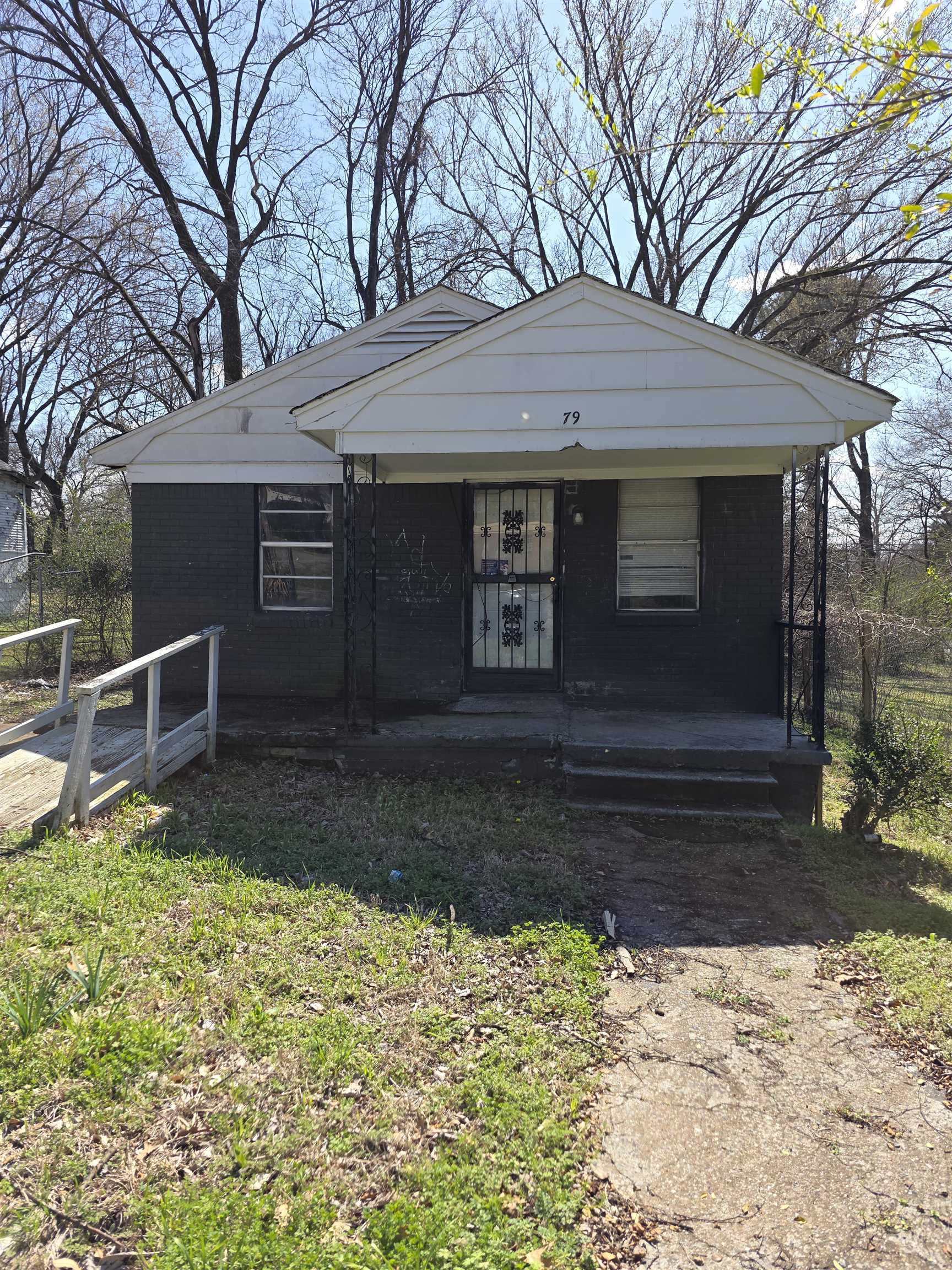 79 E DAVANT AVE