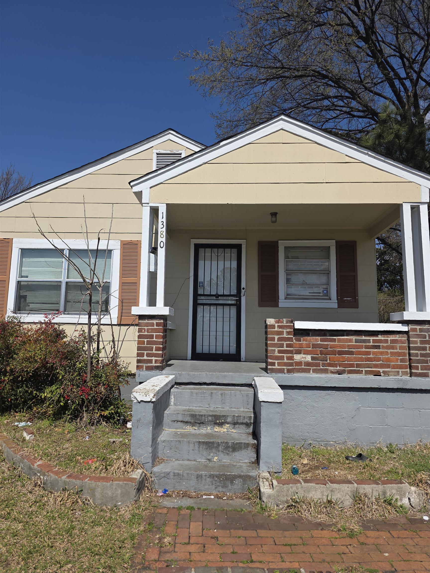 1380 GILL AVE
