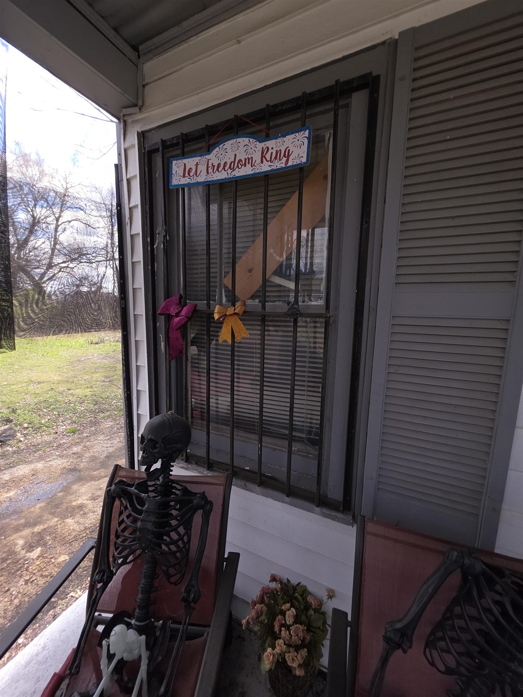 2403 GOLDEN AVE