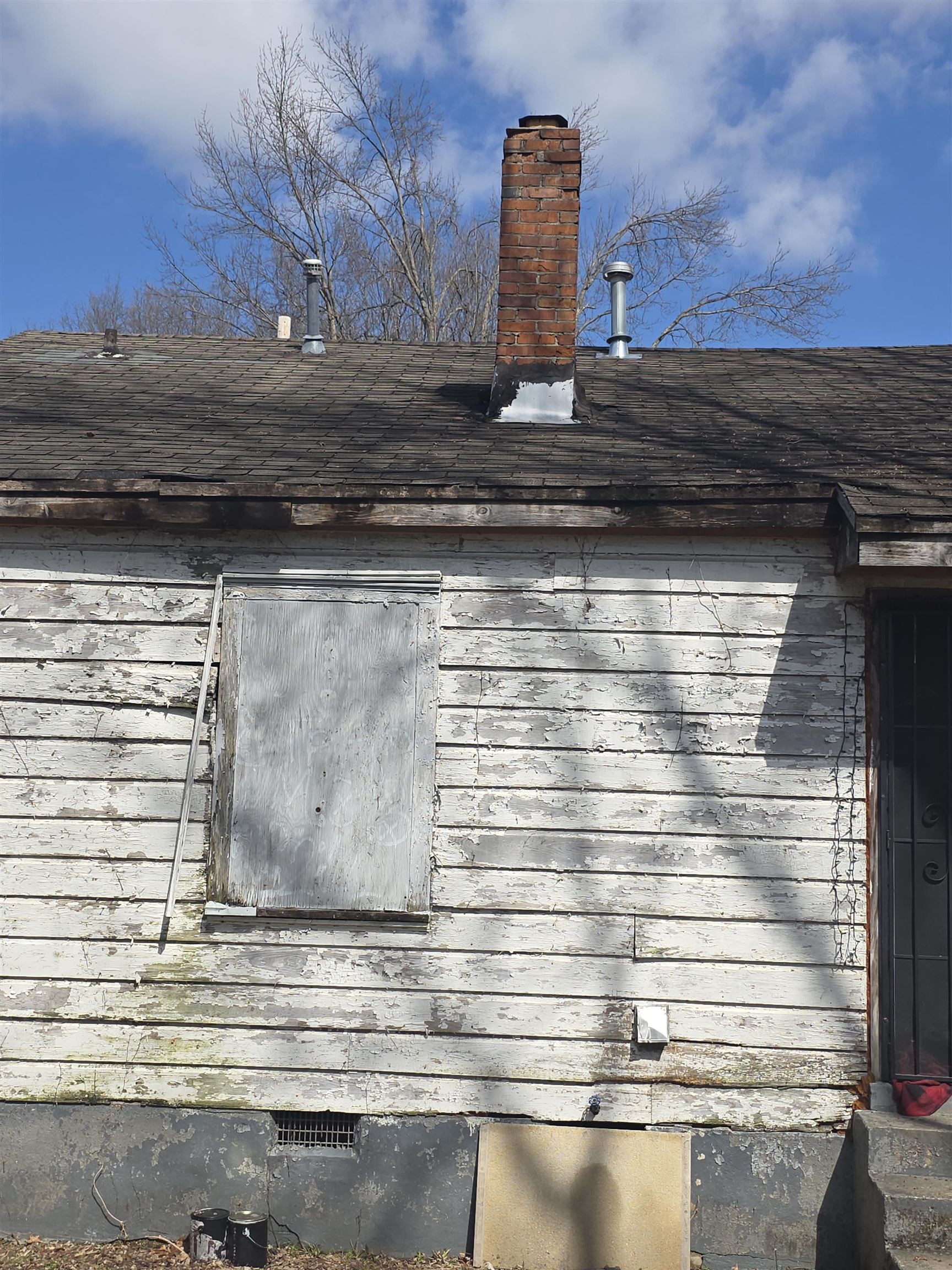 2403 GOLDEN AVE