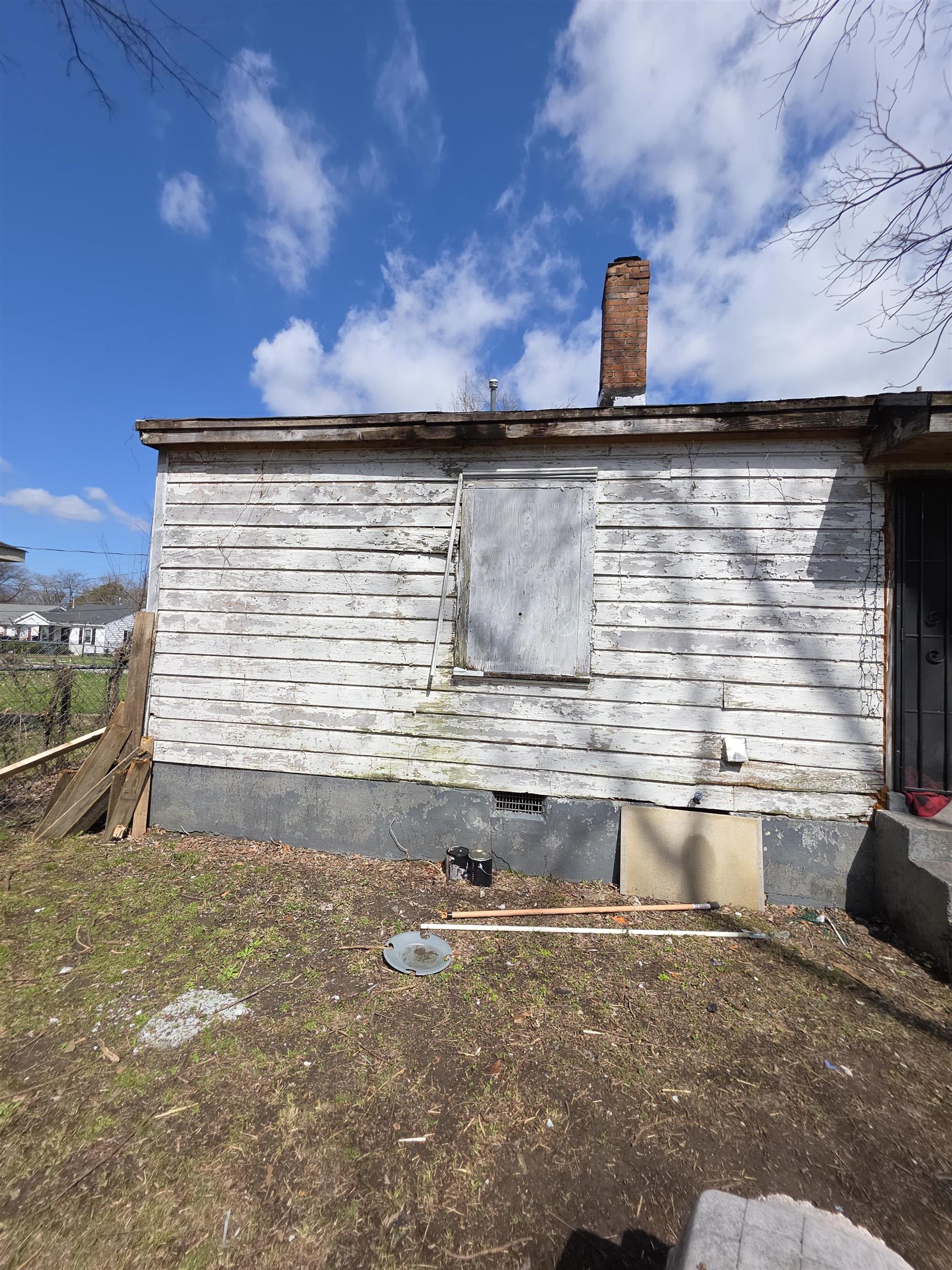 2403 GOLDEN AVE