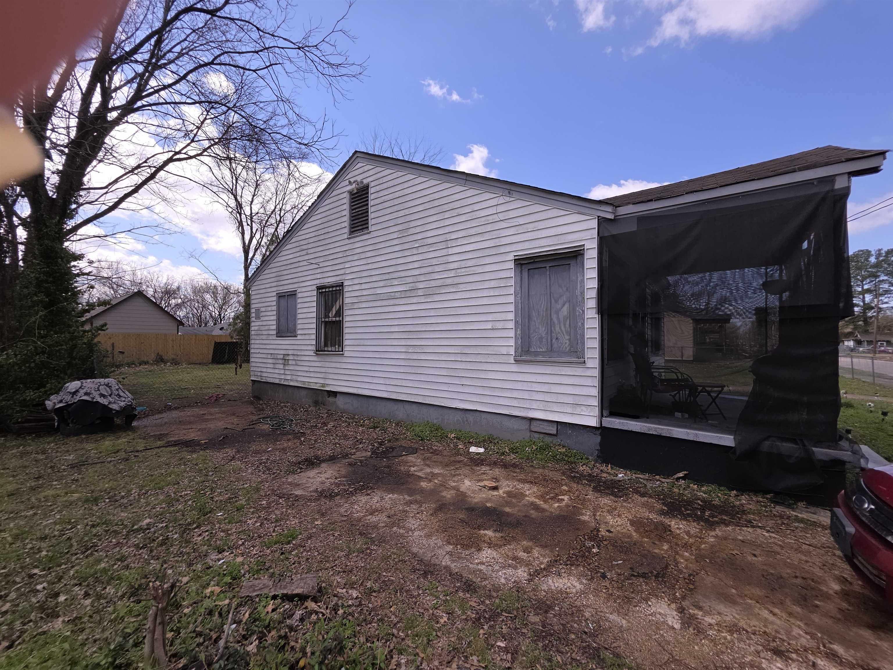 2403 GOLDEN AVE