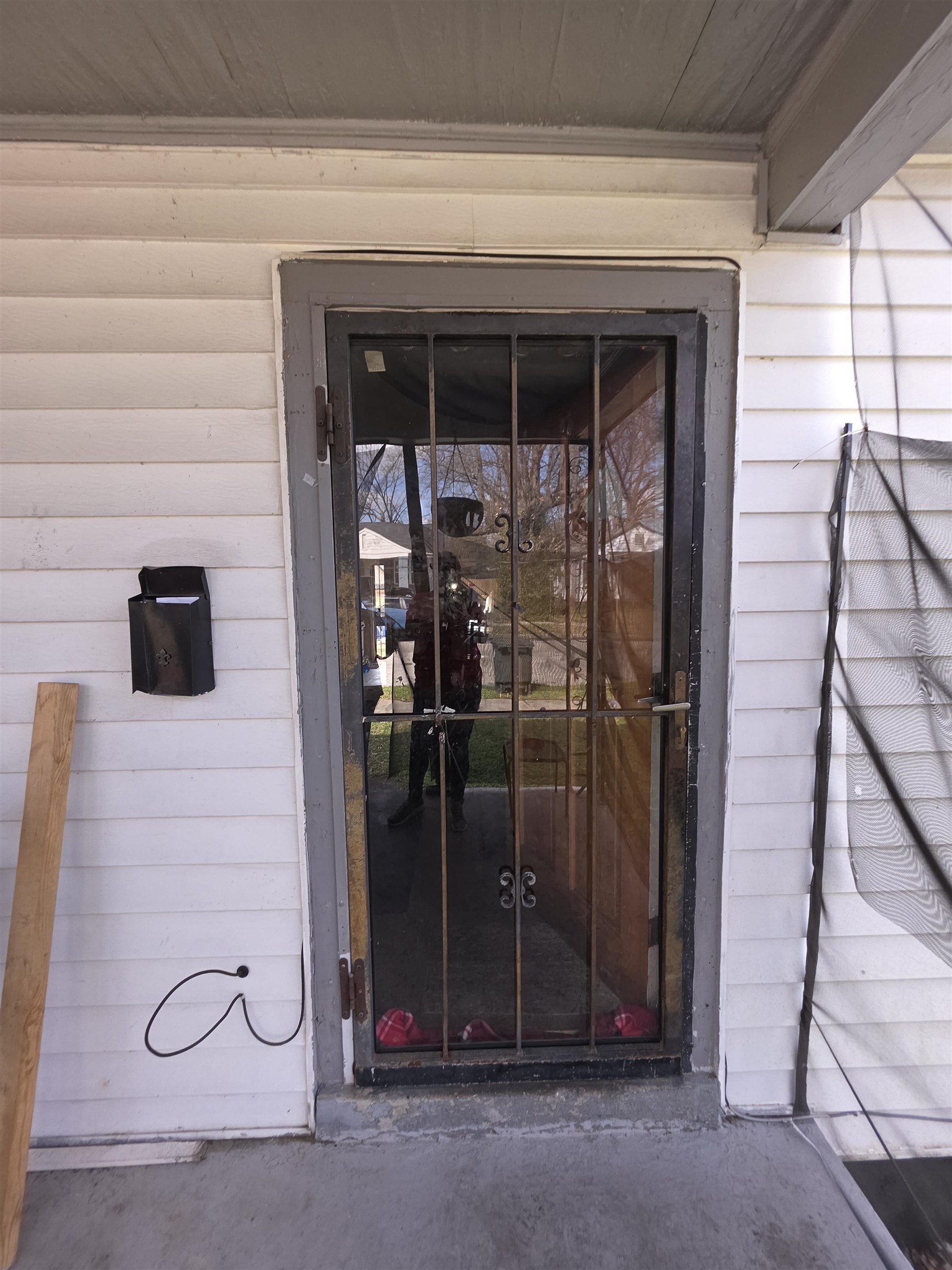 2403 GOLDEN AVE