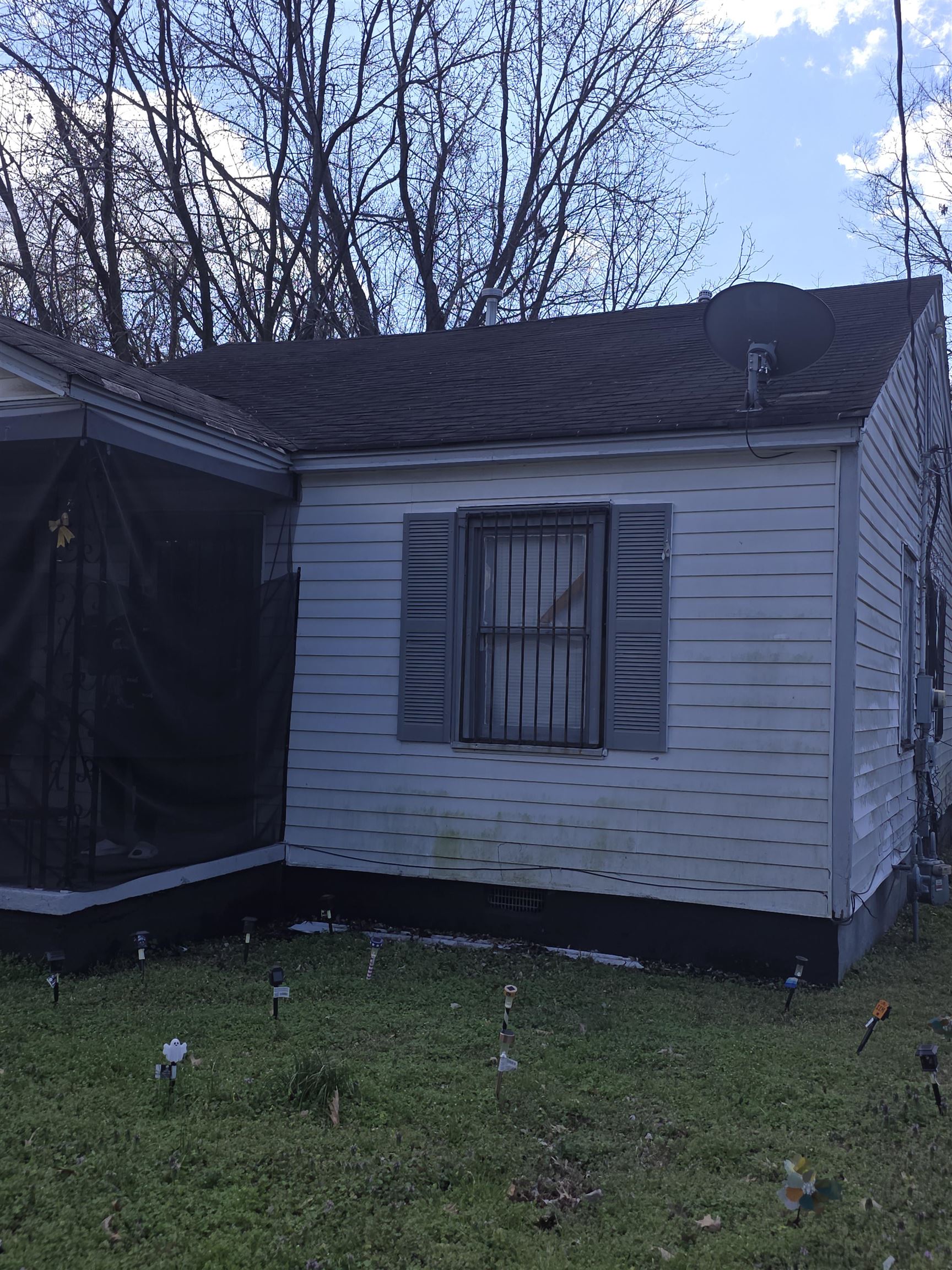 2403 GOLDEN AVE