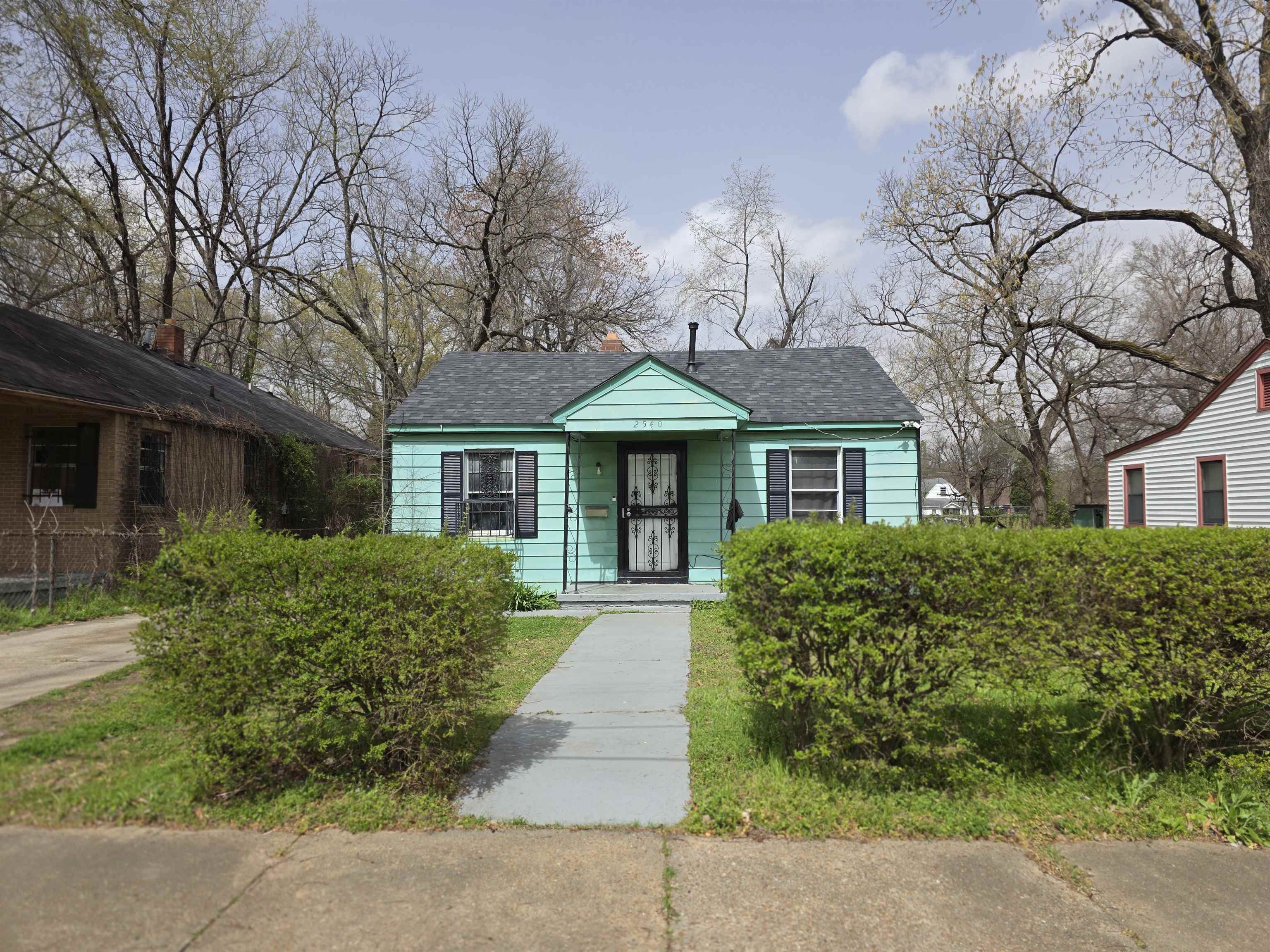 2540 CALVERT AVE