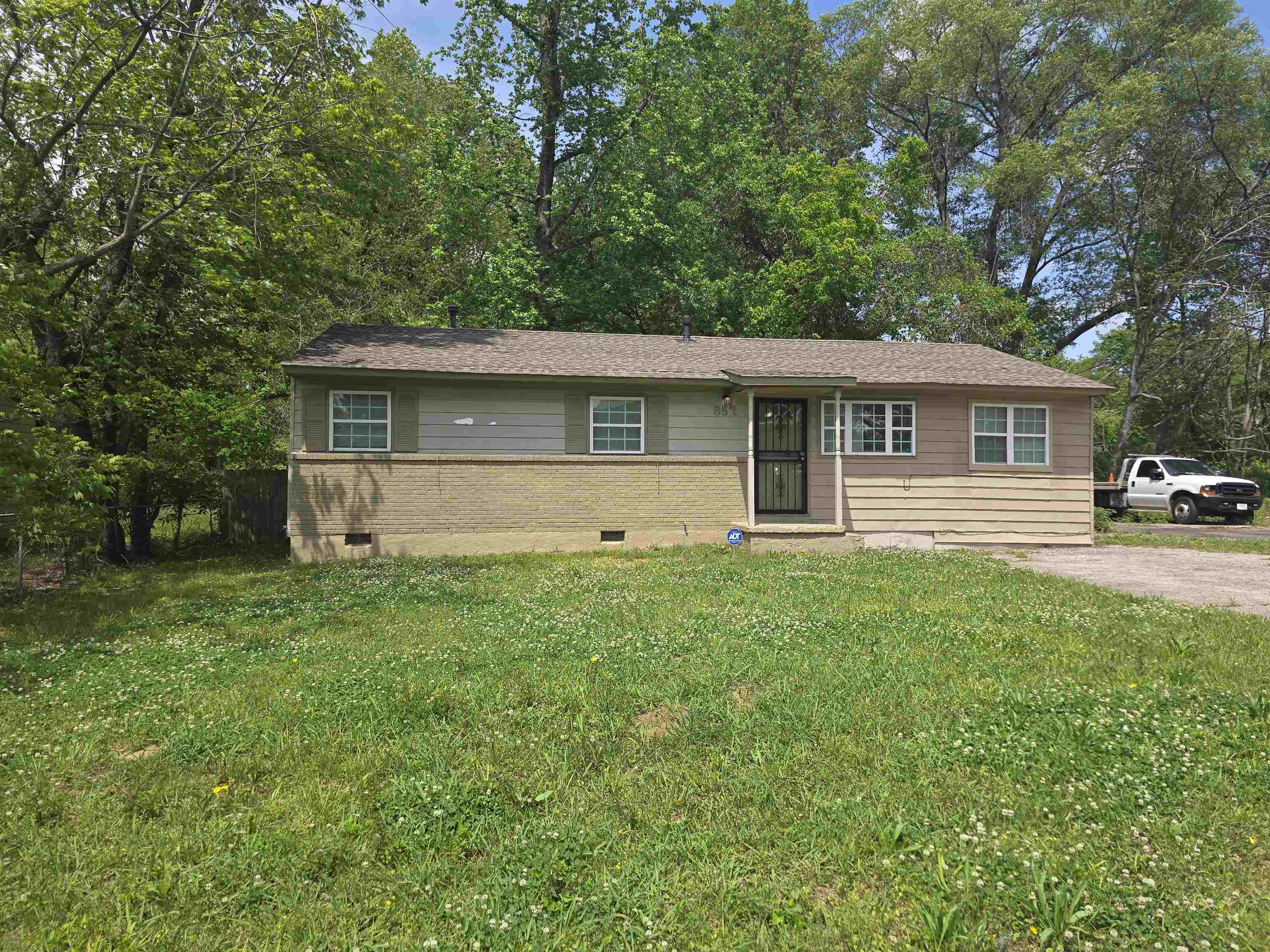 652 HEWLETT RD