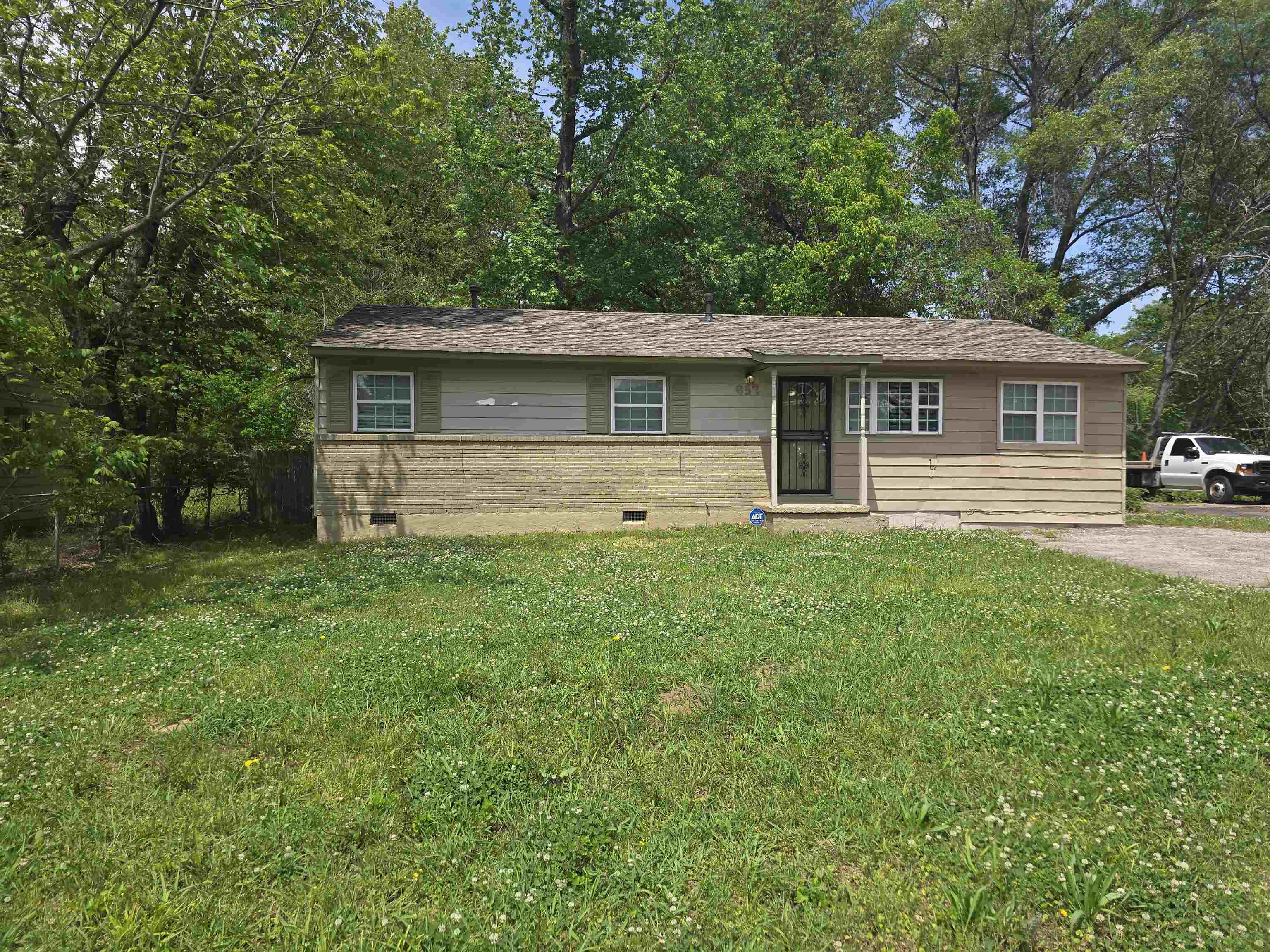 652 HEWLETT RD