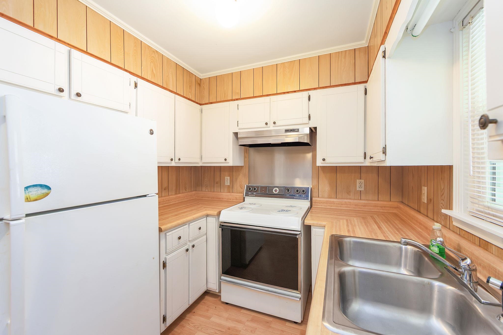 25 DANIEL ST