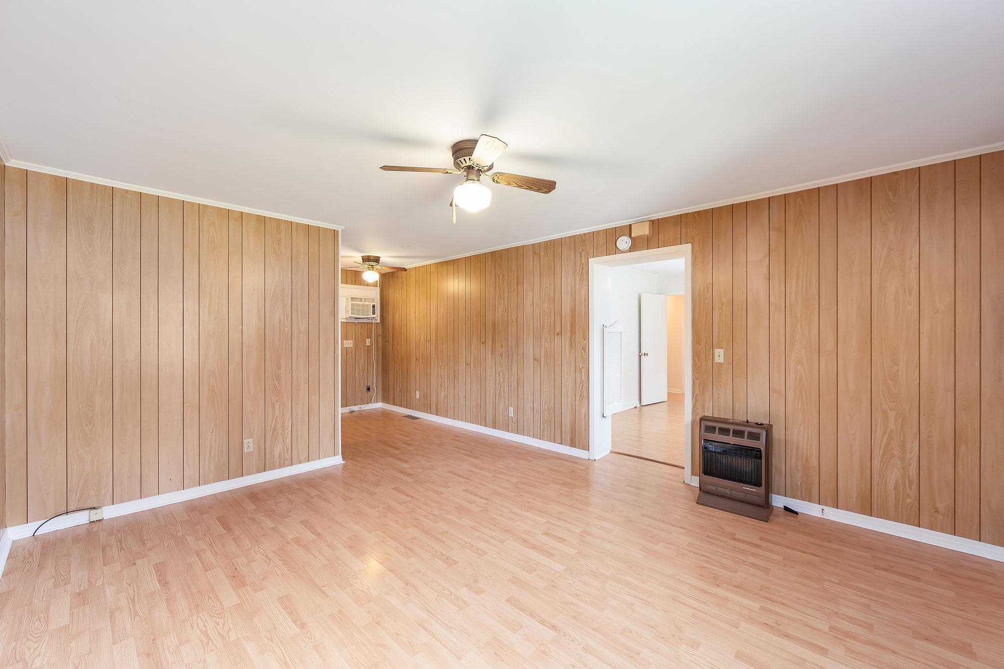 25 DANIEL ST