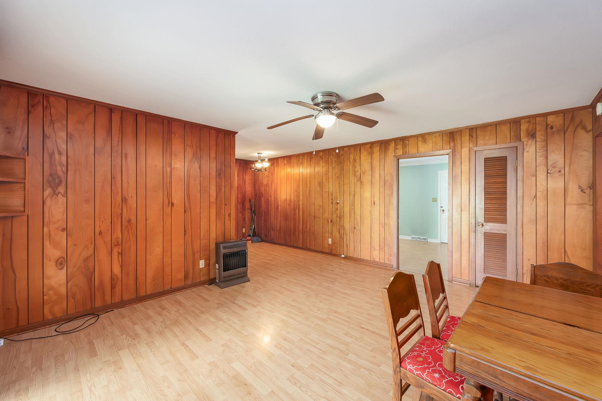 25 DANIEL ST
