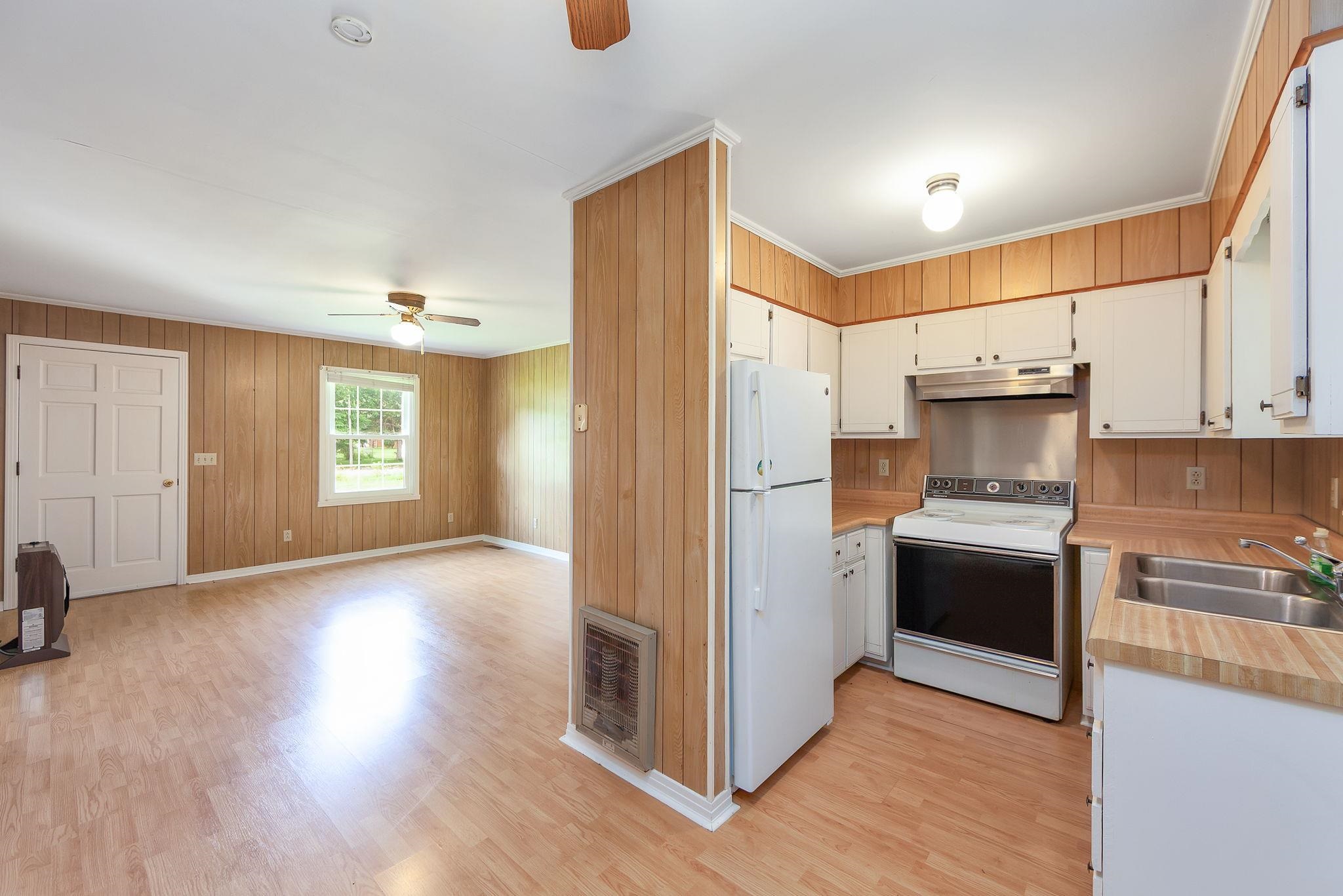 25 DANIEL ST