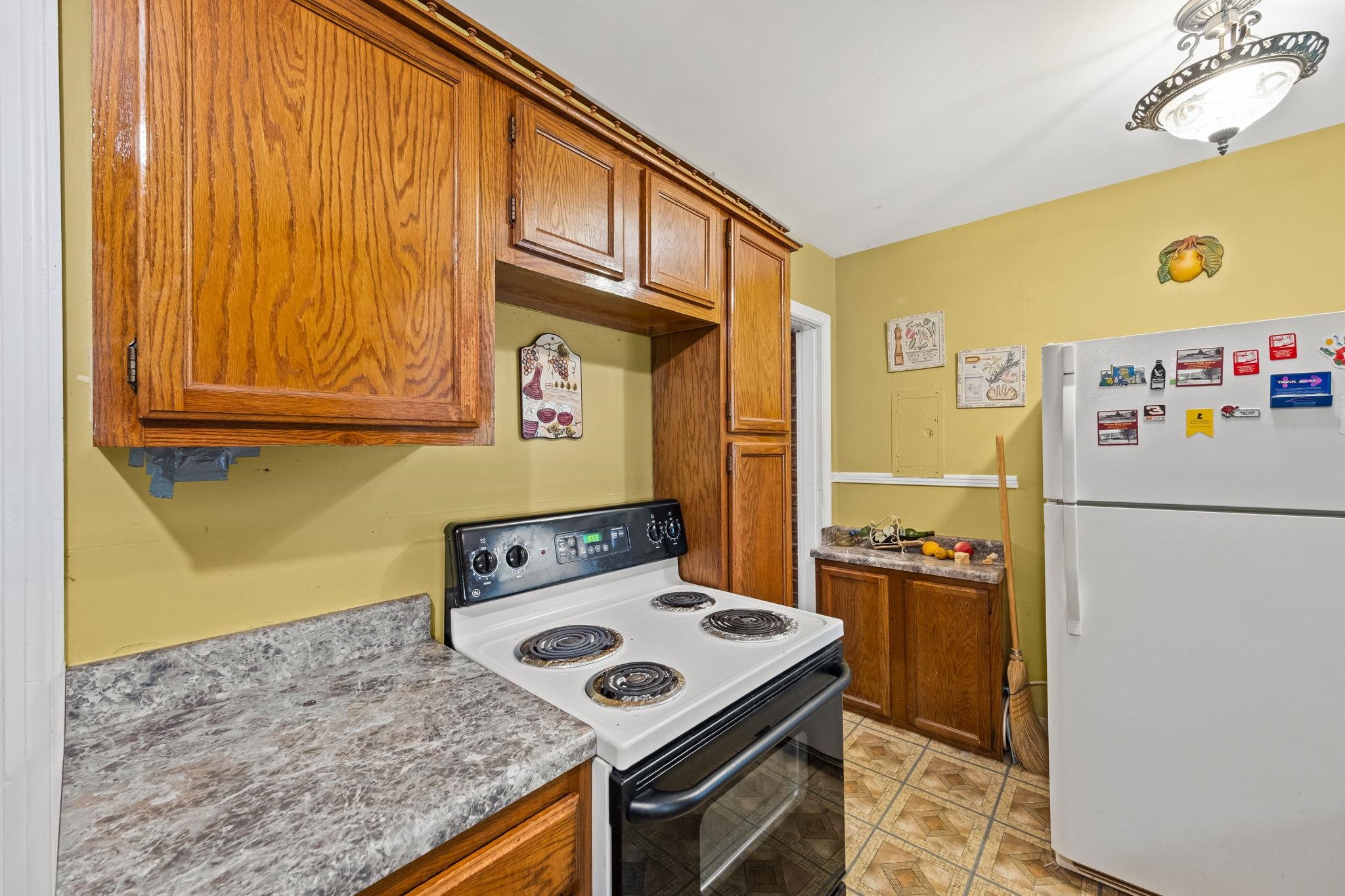 3176 TOBY LN