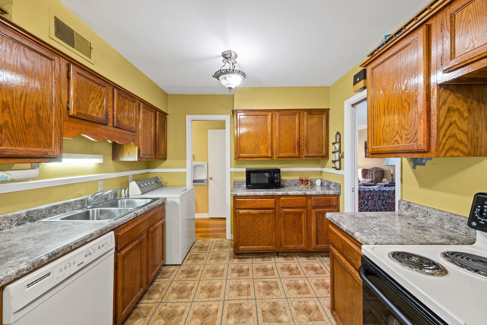 3176 TOBY LN
