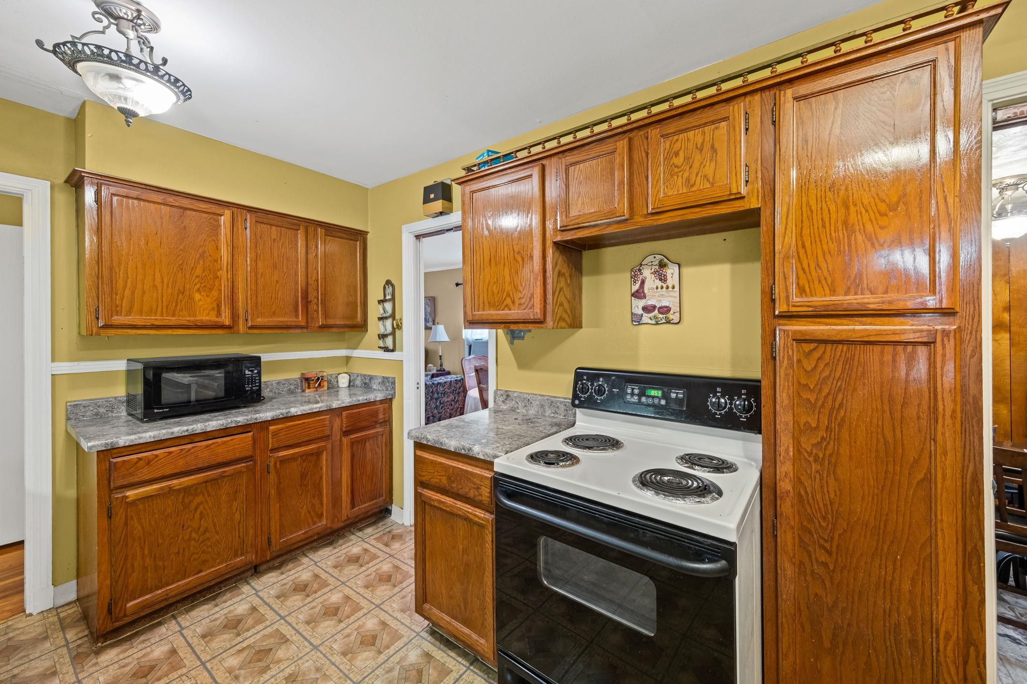 3176 TOBY LN