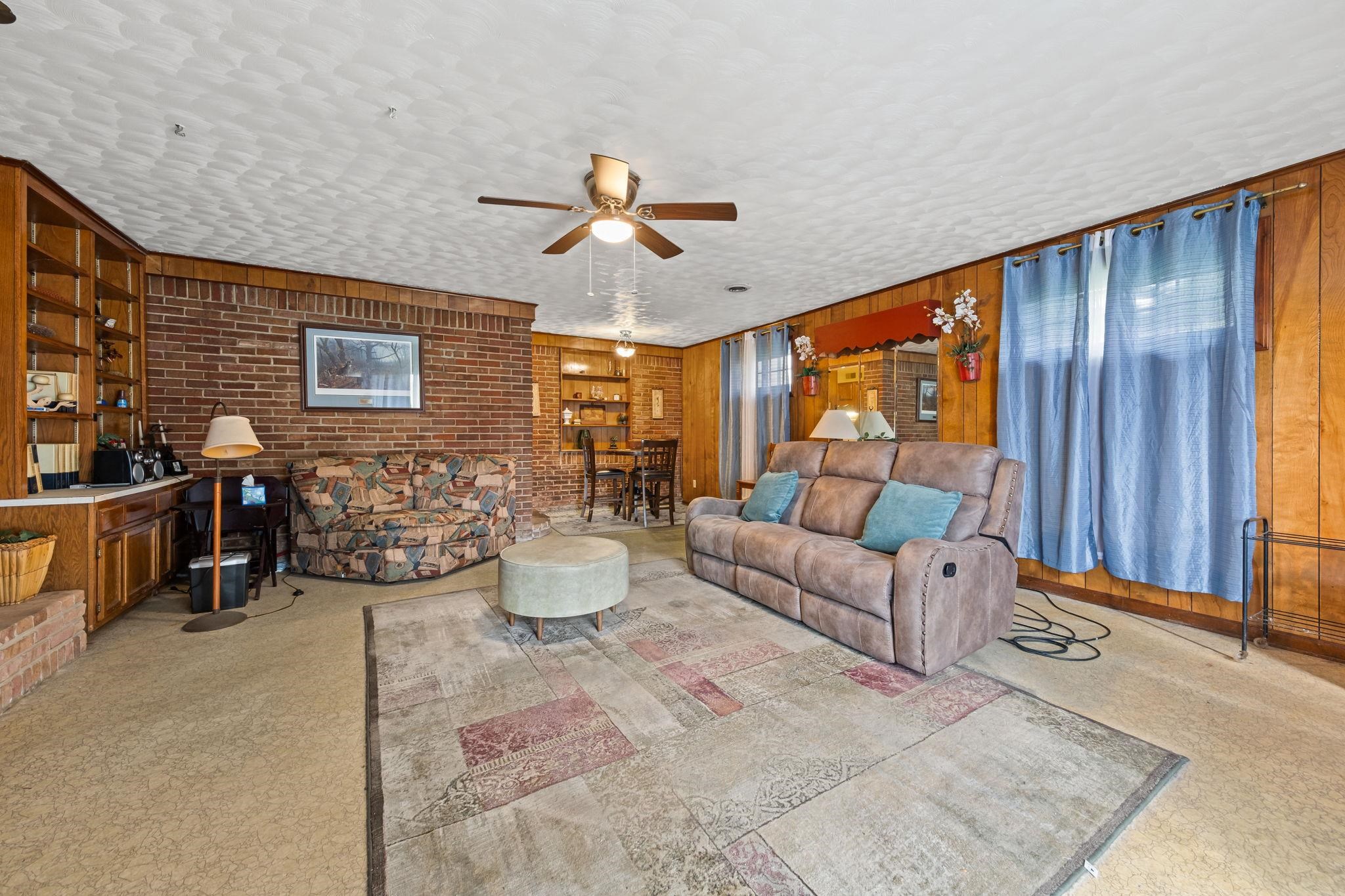 3176 TOBY LN