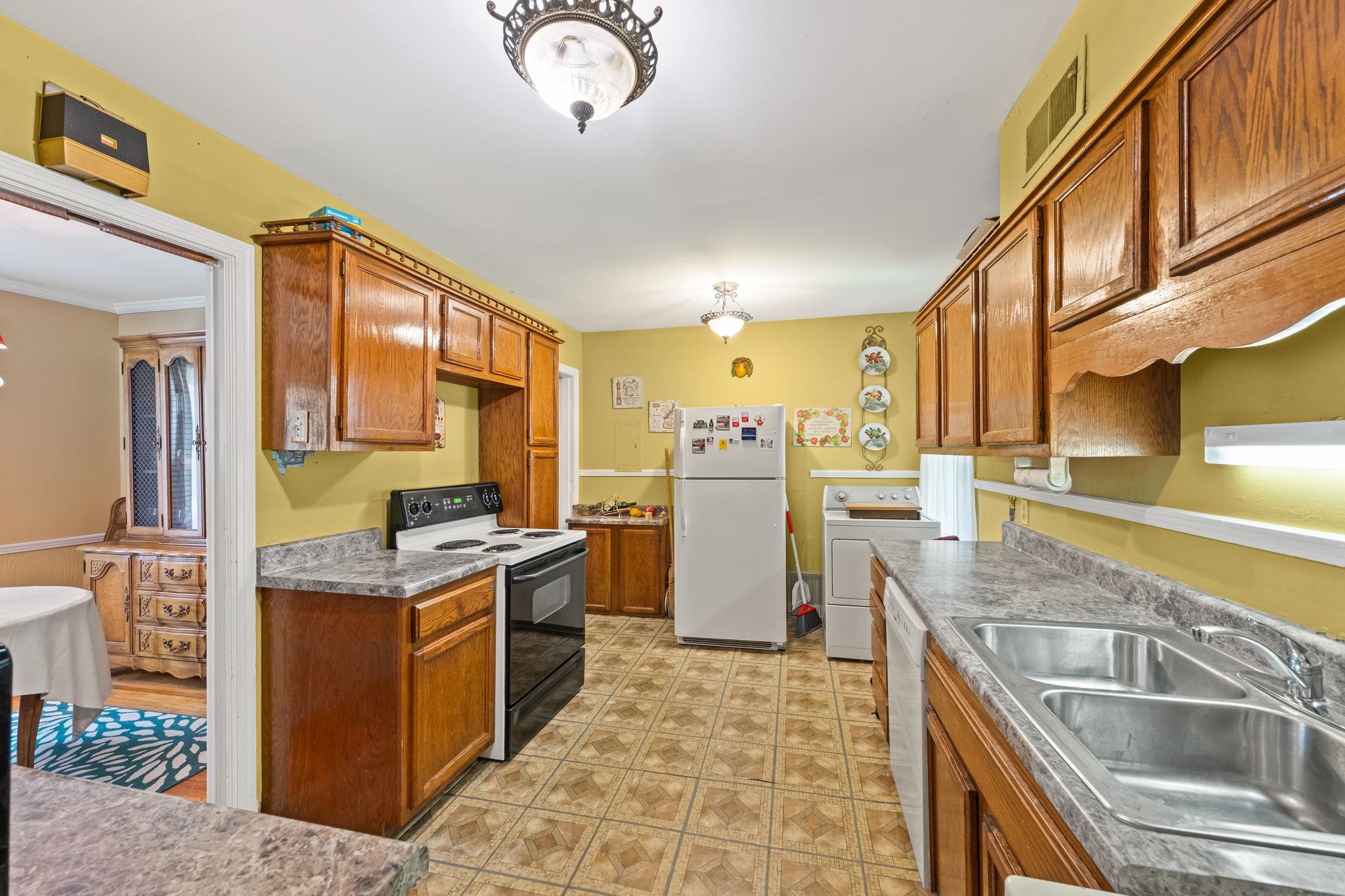 3176 TOBY LN
