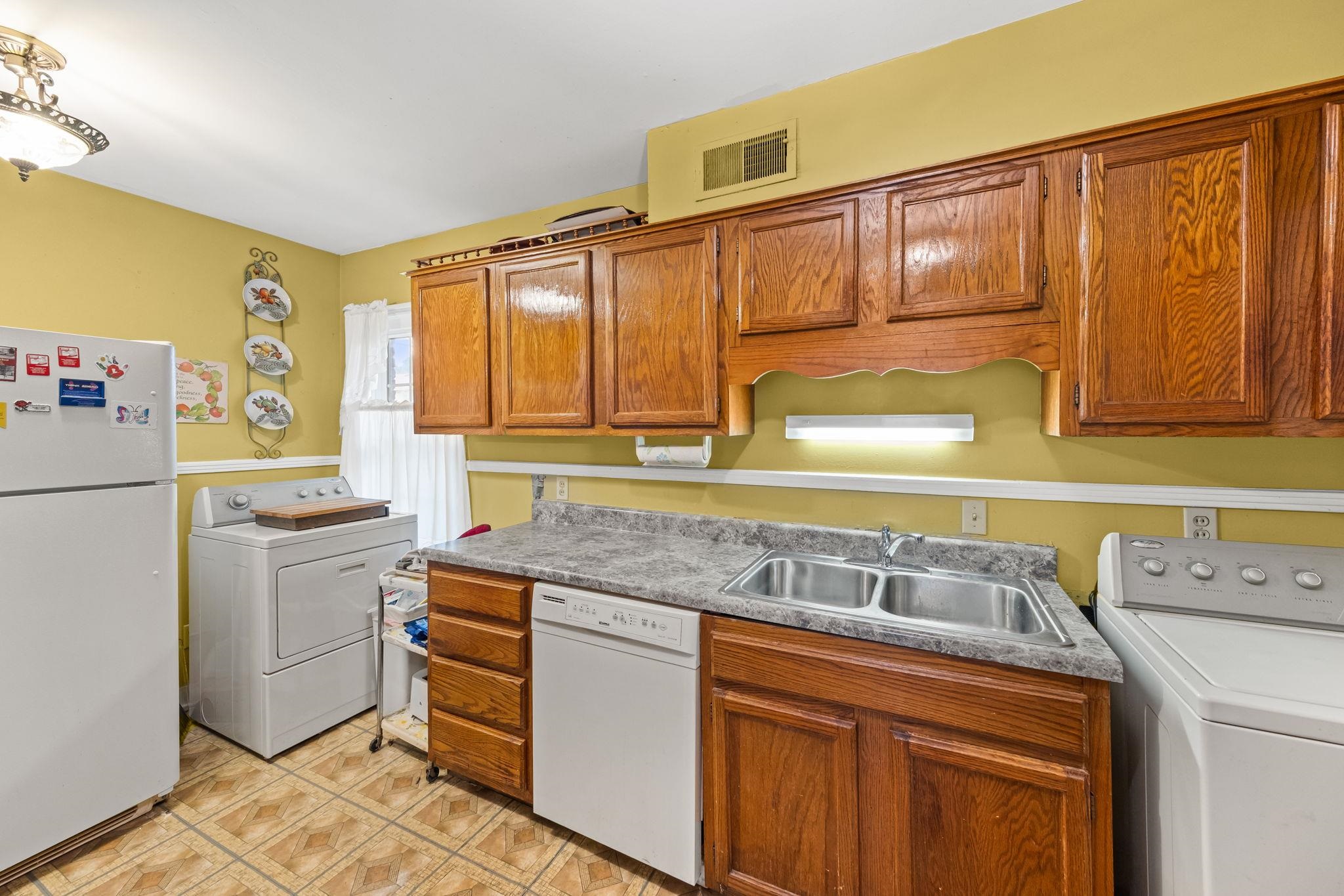 3176 TOBY LN