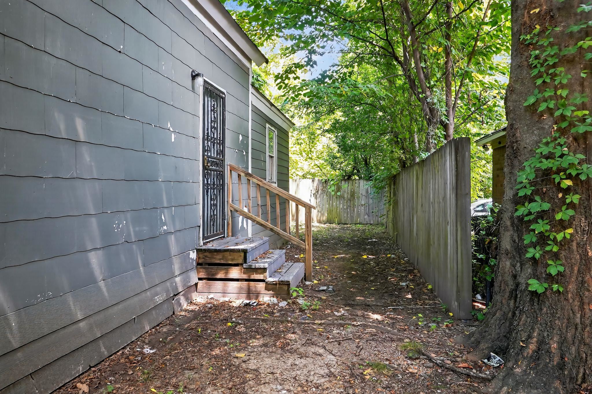 278 HENRY AVE