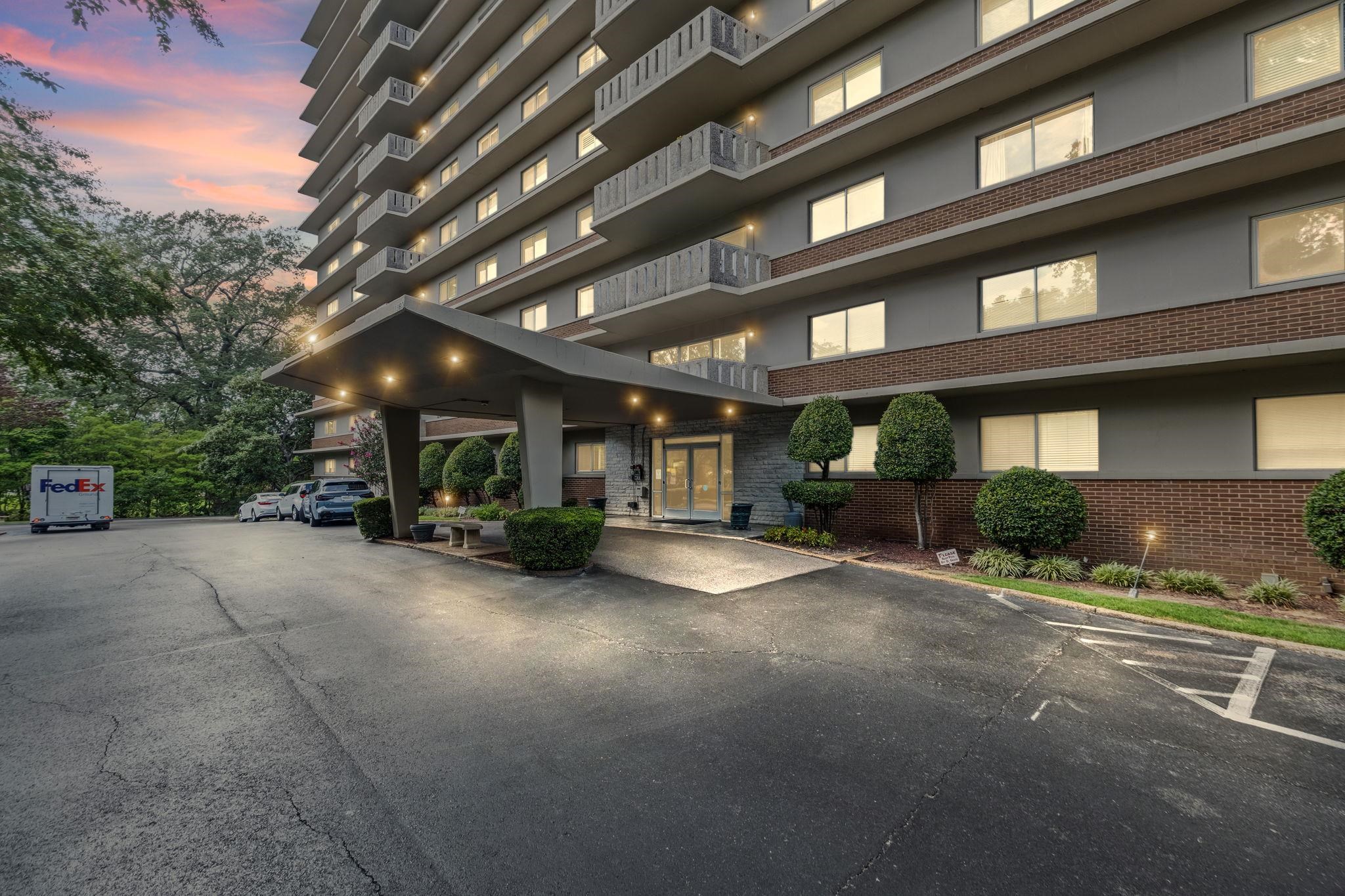 1960 N PARKWAY PKY N Unit: 903