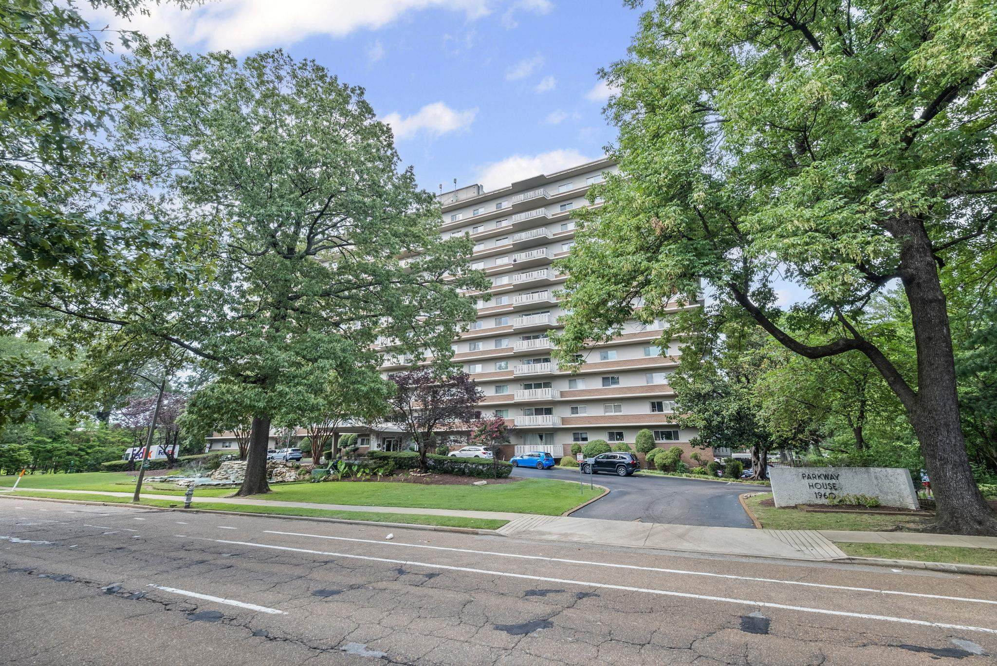 1960 N PARKWAY PKY N Unit: 903