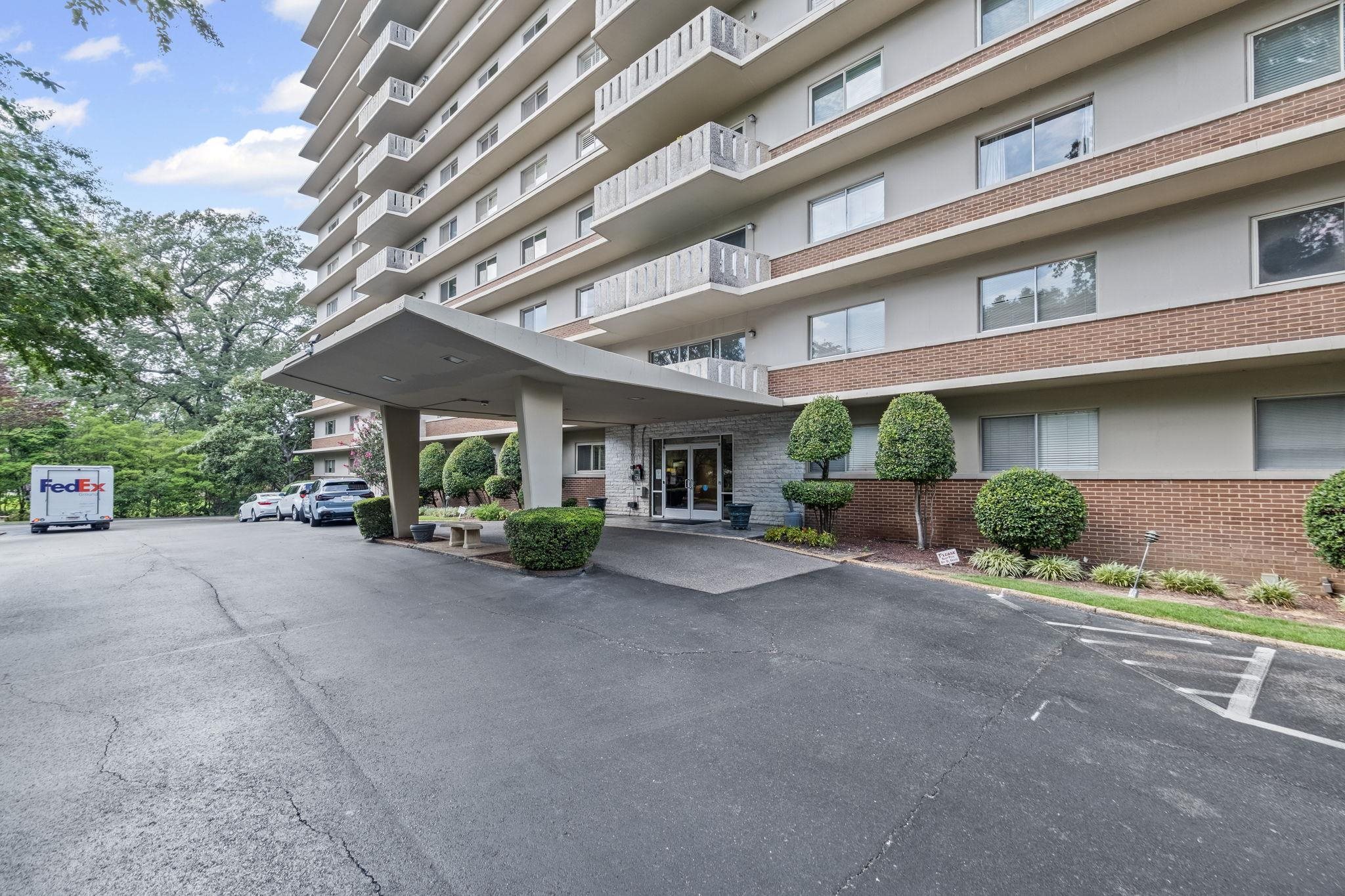 1960 N PARKWAY PKY N Unit: 903