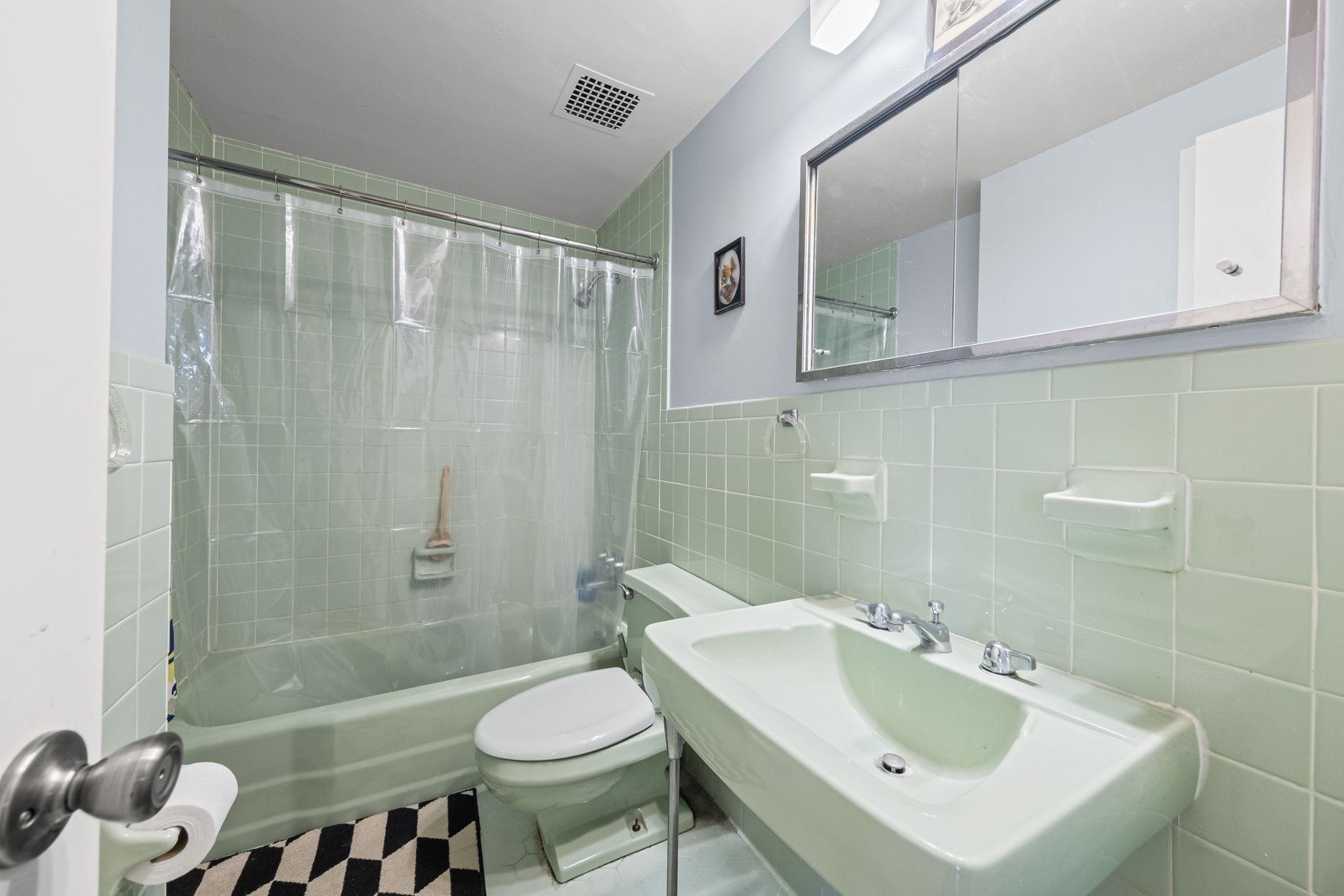 1960 N PARKWAY PKY N Unit: 903