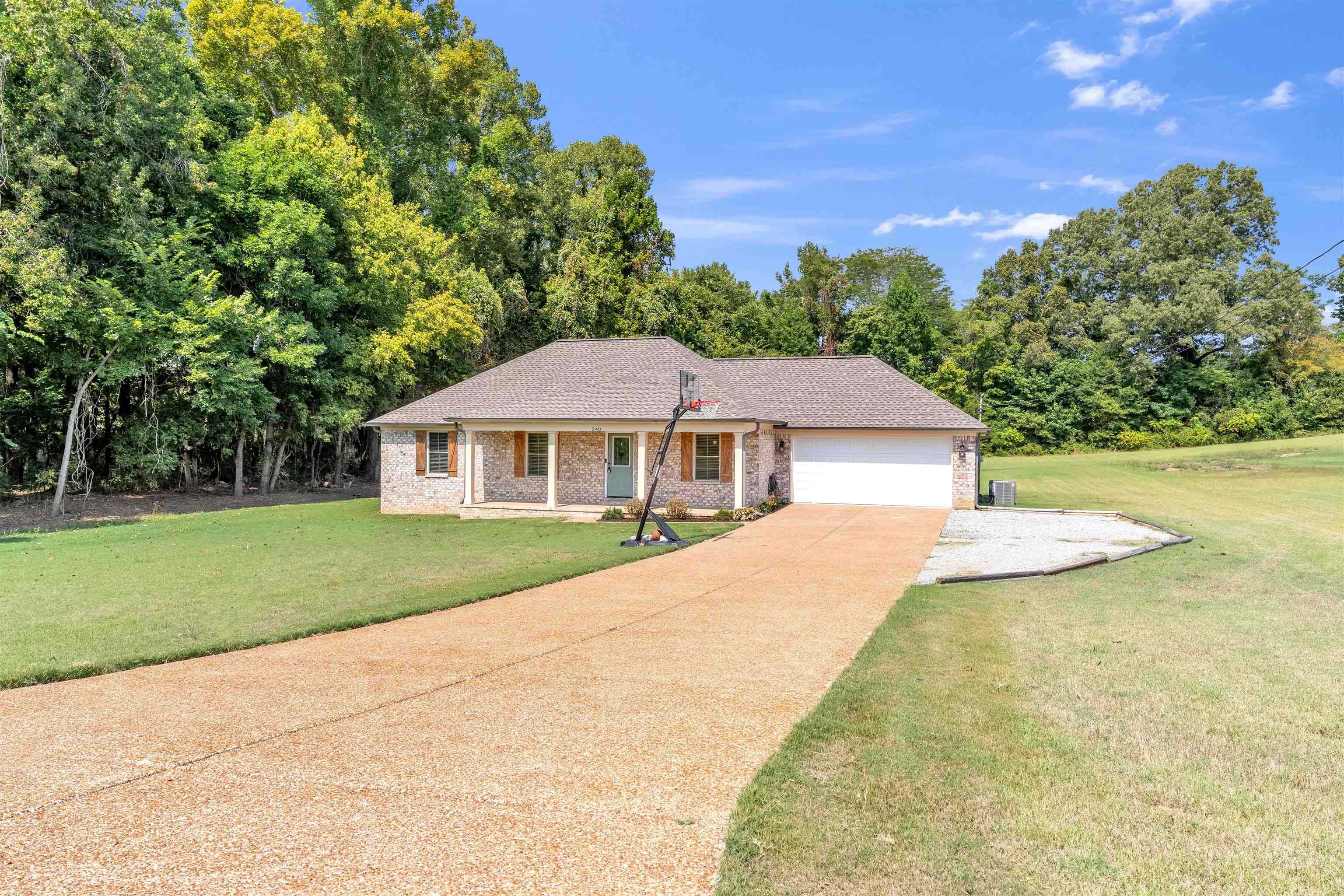 340 LILLIE LN
