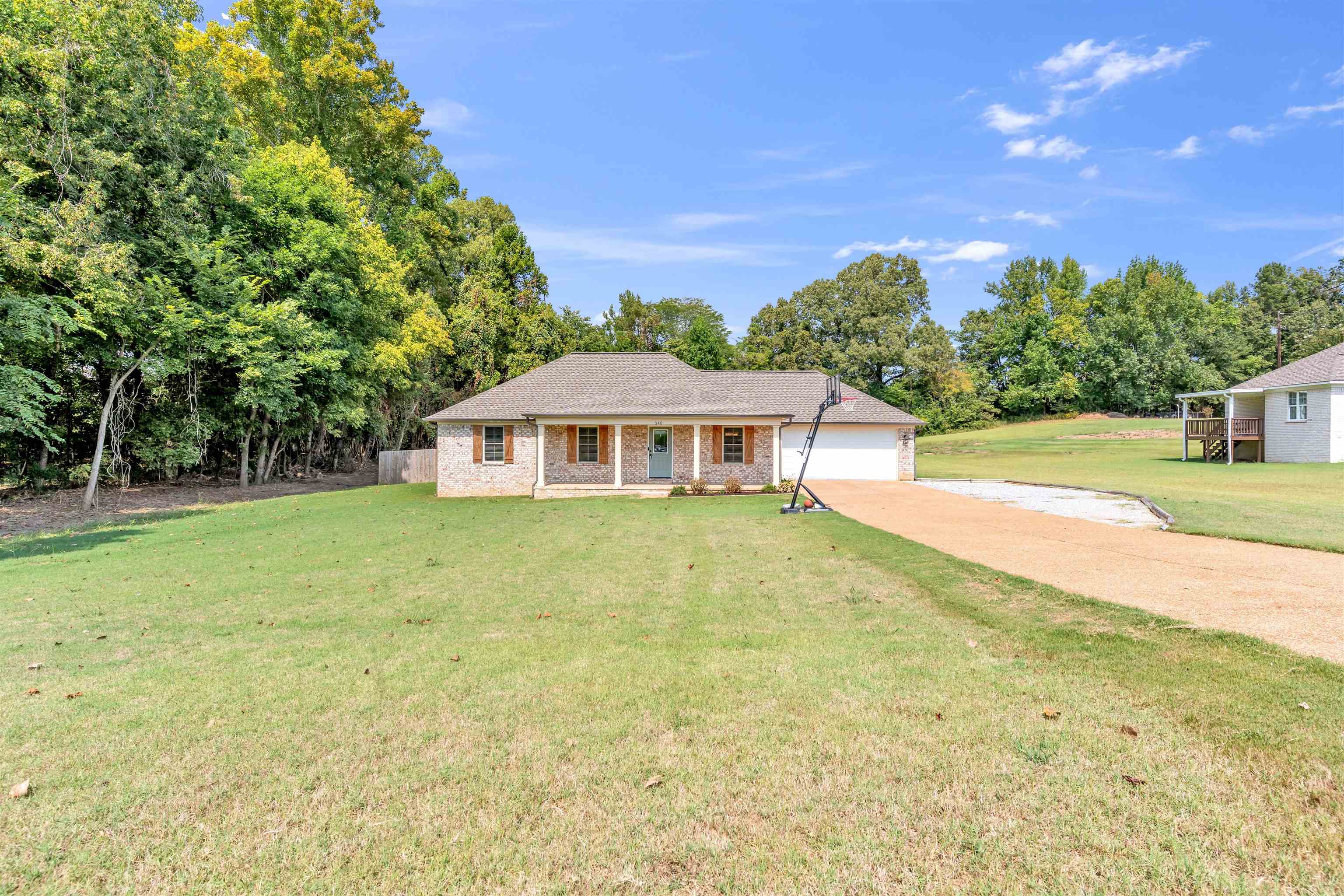 340 LILLIE LN