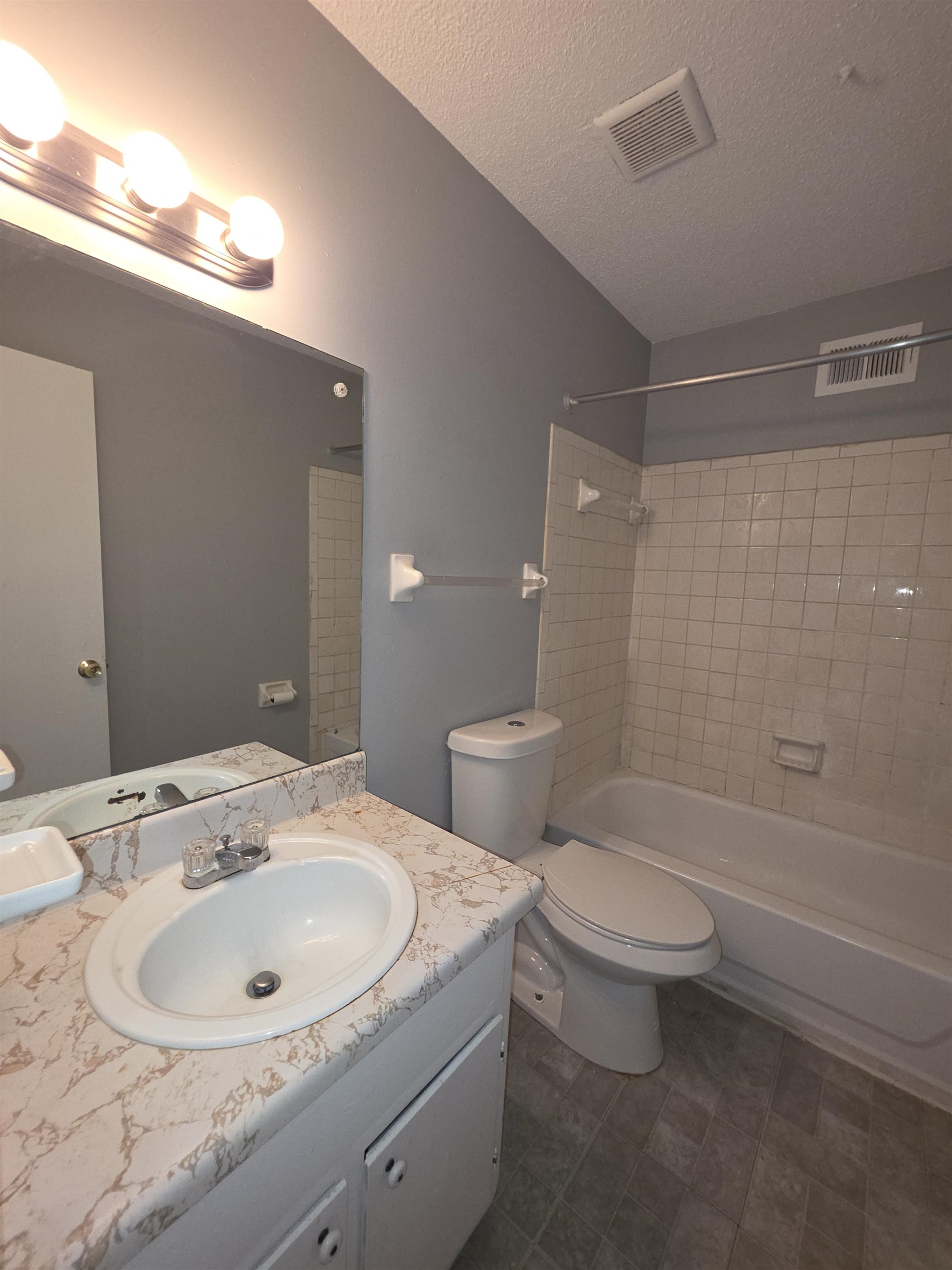 936 CHESTERTON DR