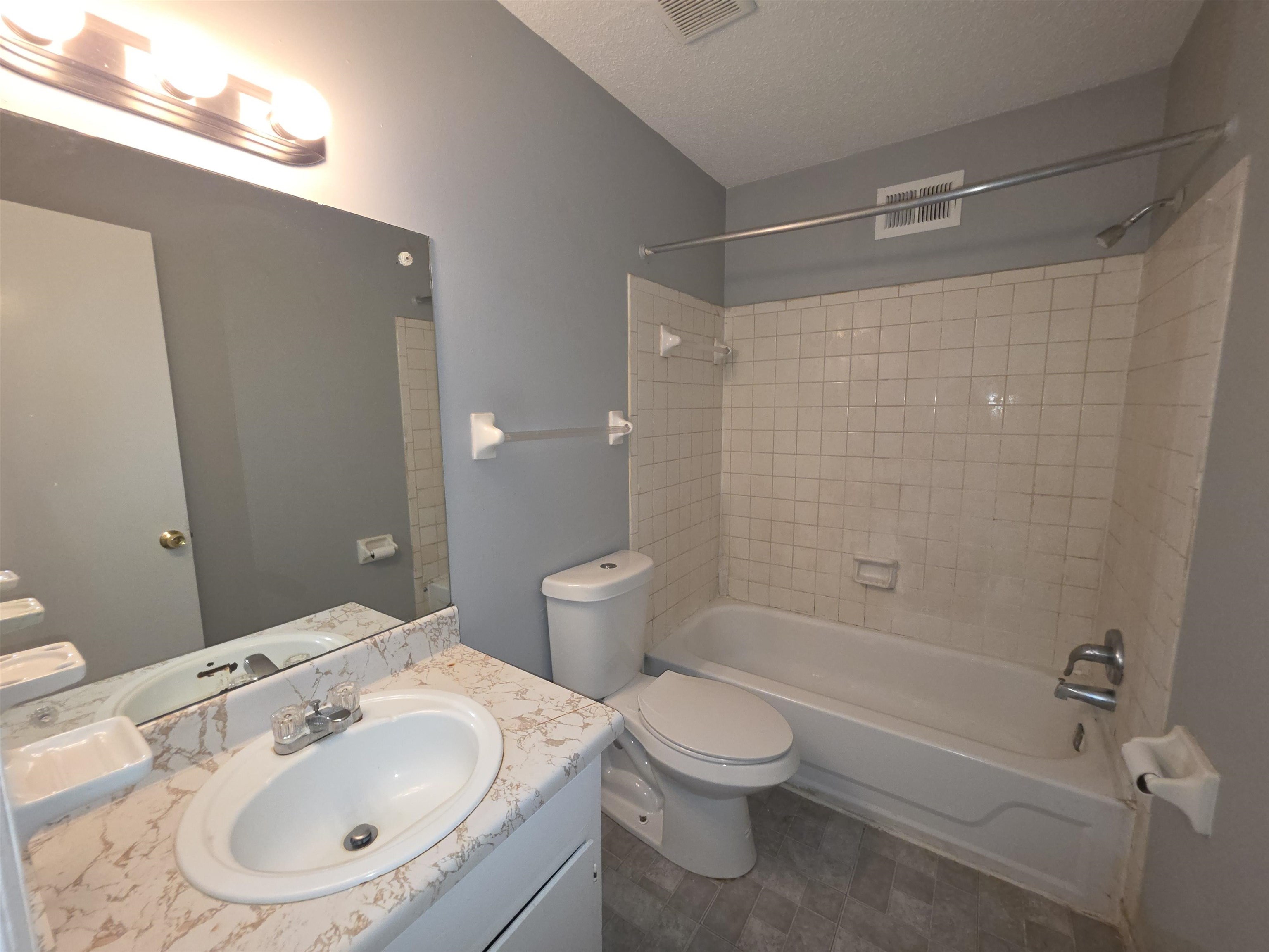 936 CHESTERTON DR
