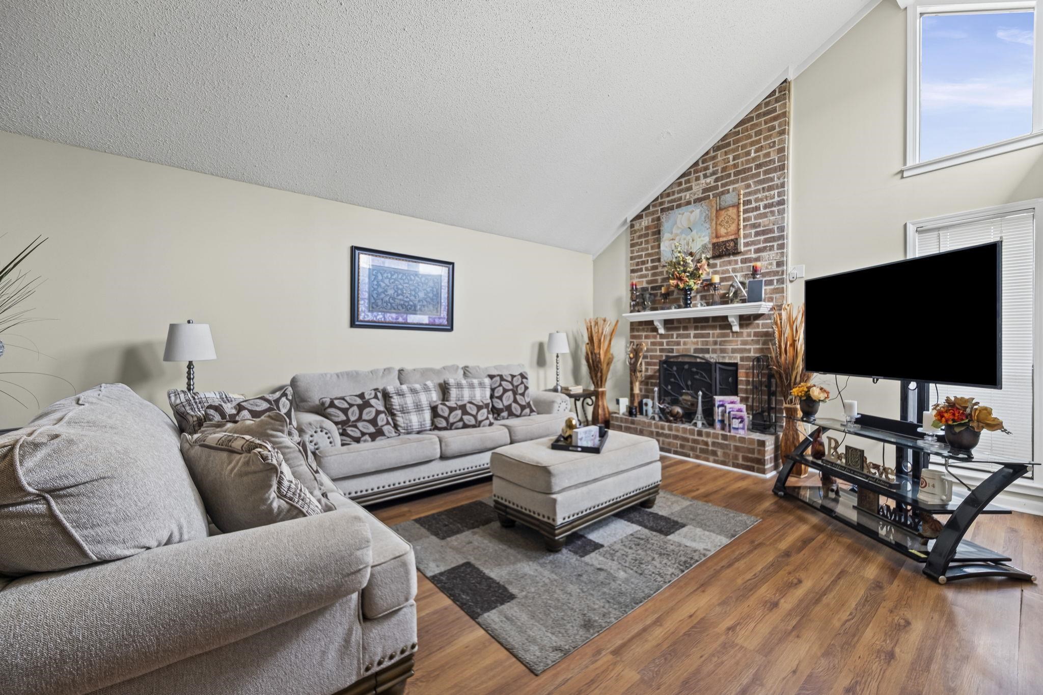 2695 WHITNEY AVE