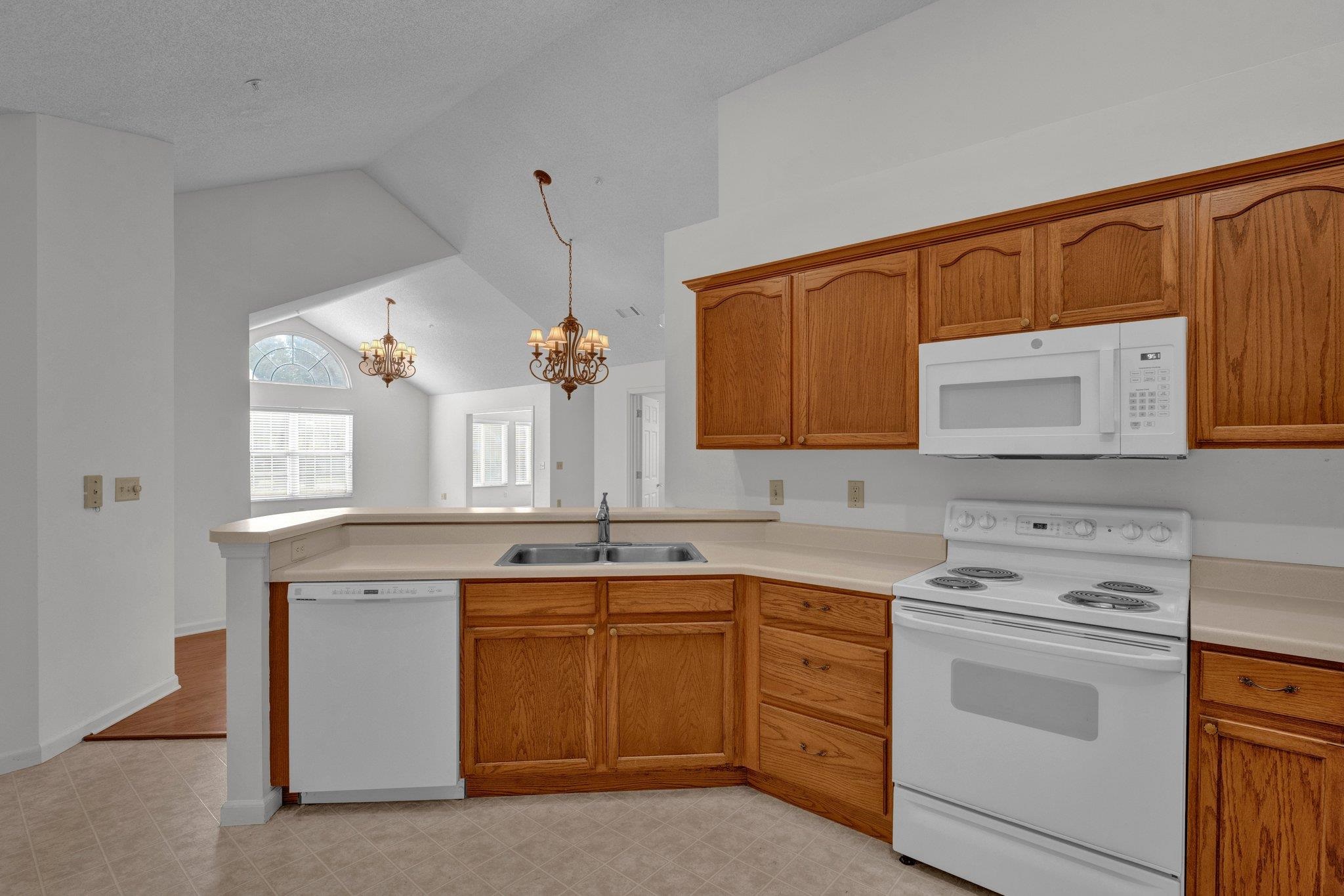 271 OAK CLUB LN Unit: 12