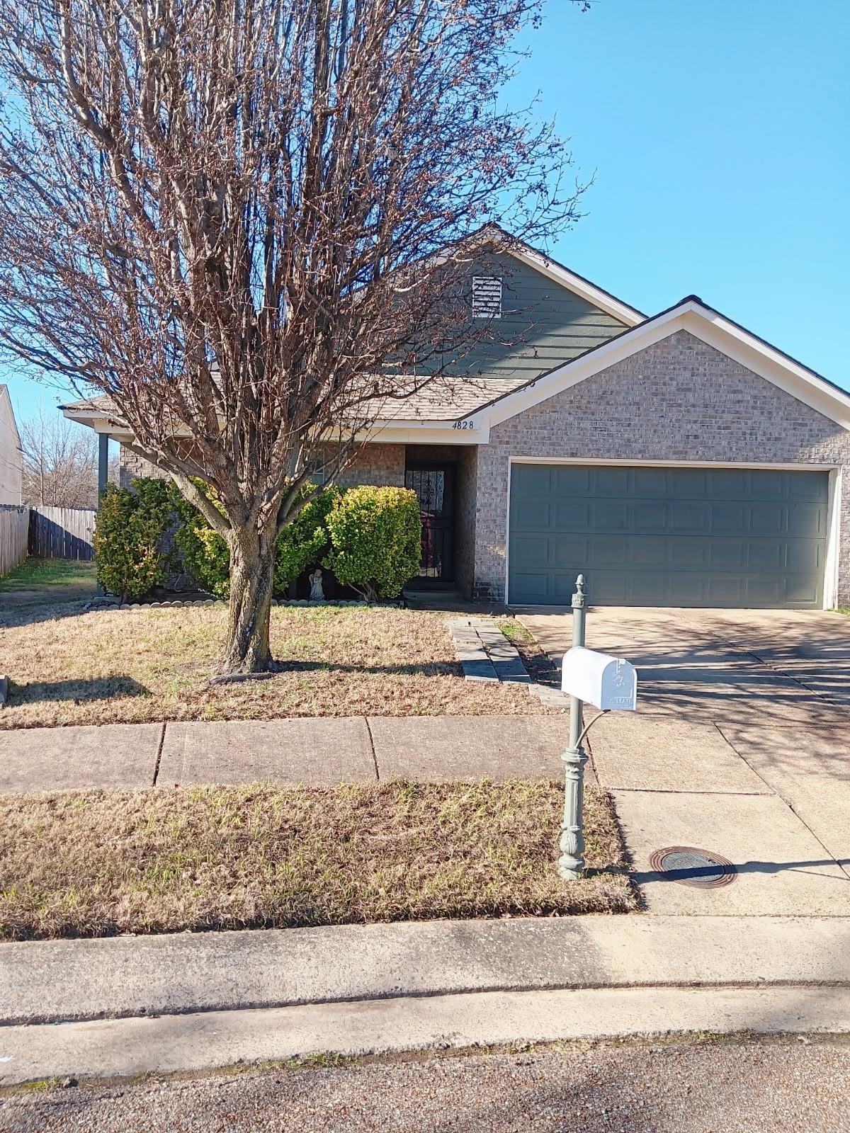 4828 ROYAL HILLS CV