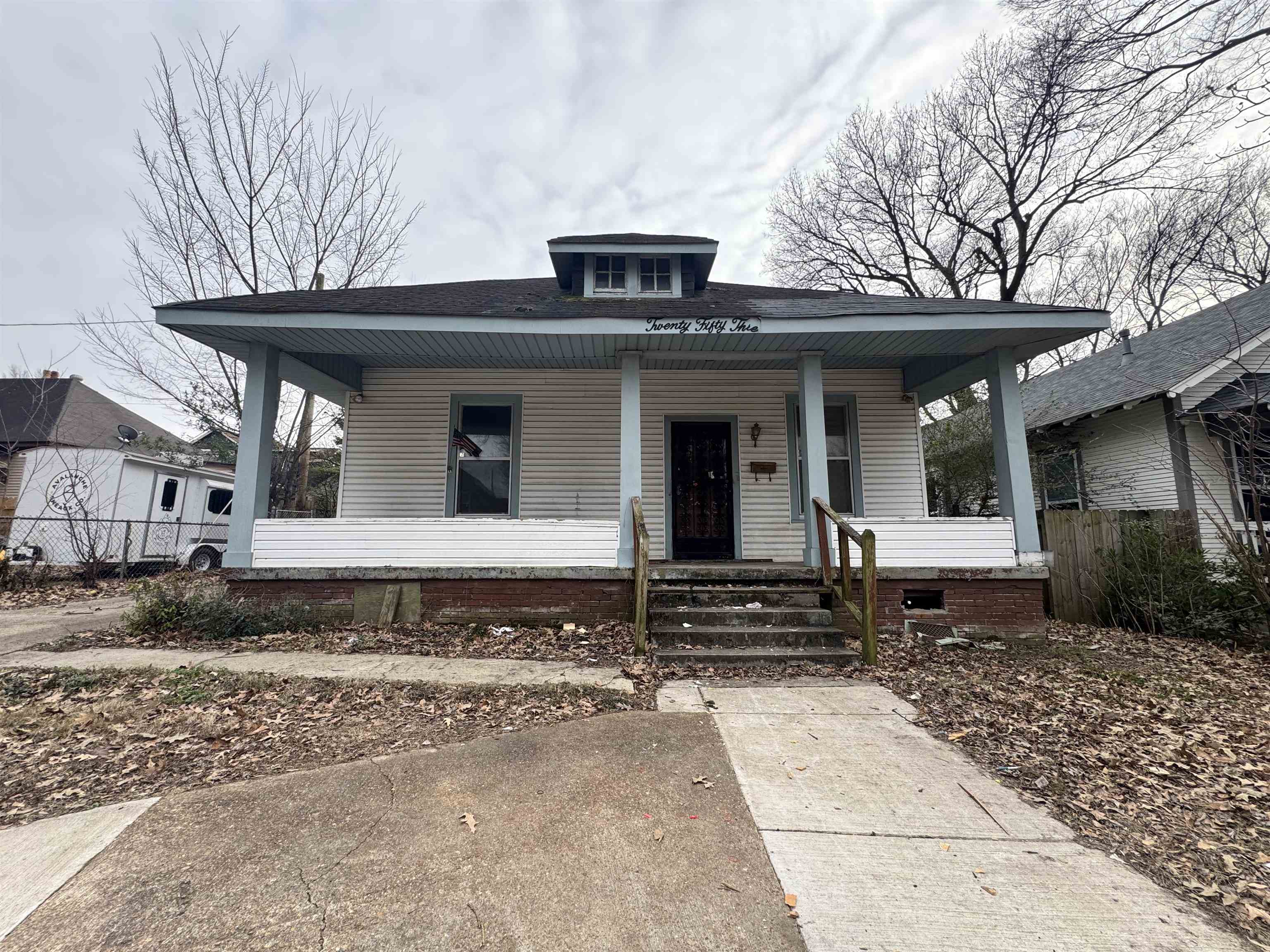 2053 FELIX AVE
