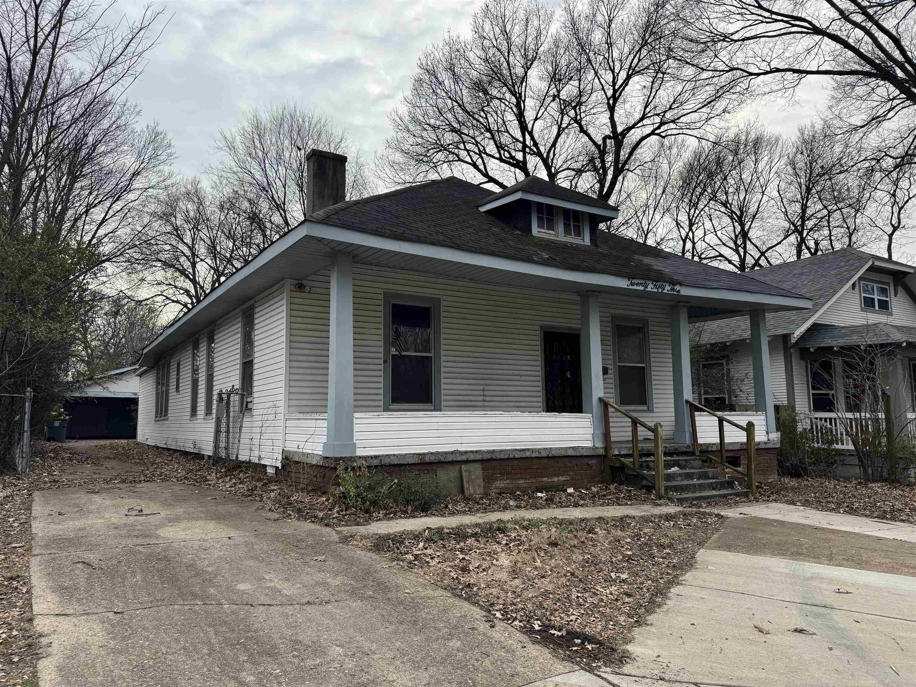 2053 FELIX AVE