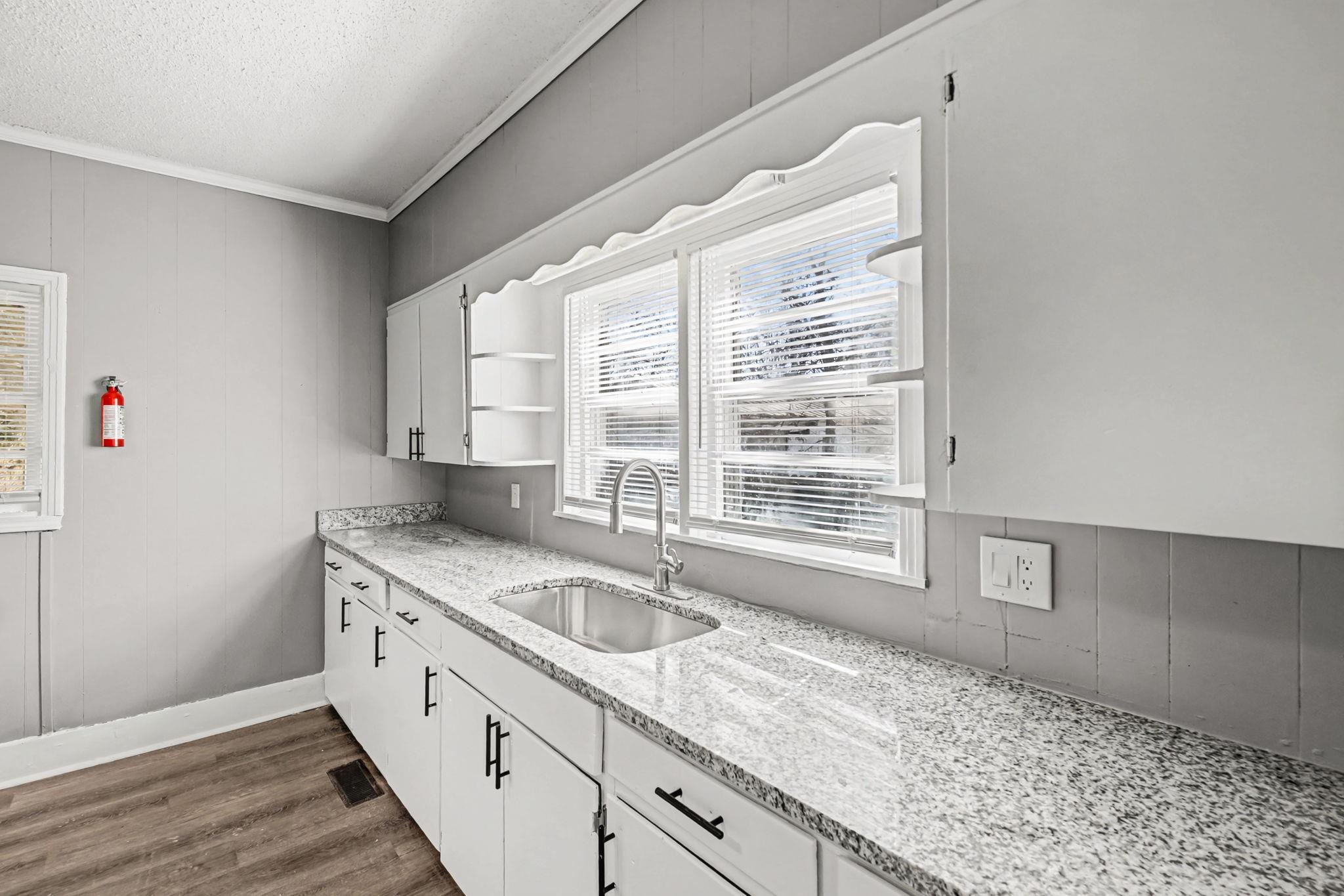 320 HIGH ST N
