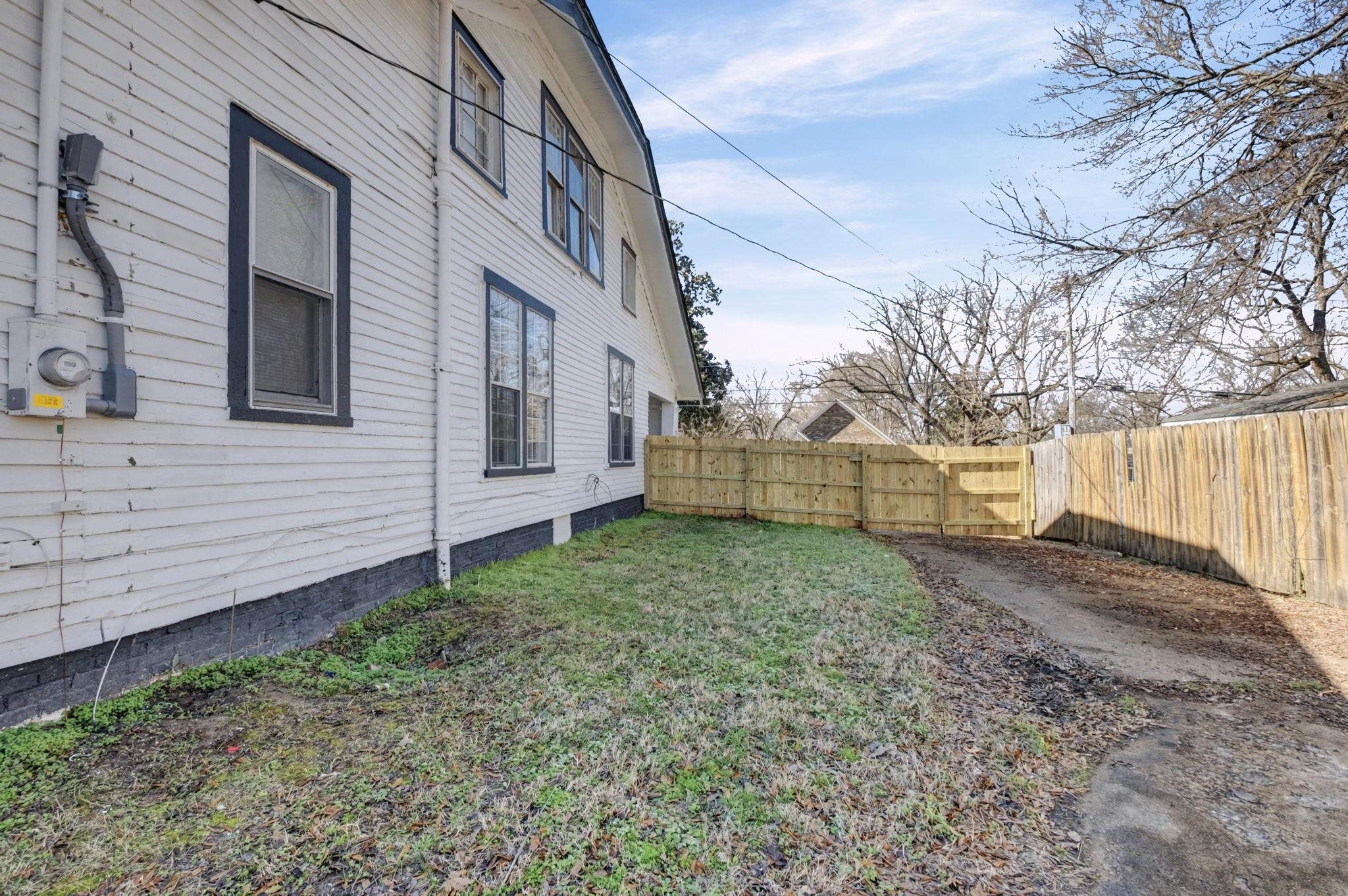 320 HIGH ST N