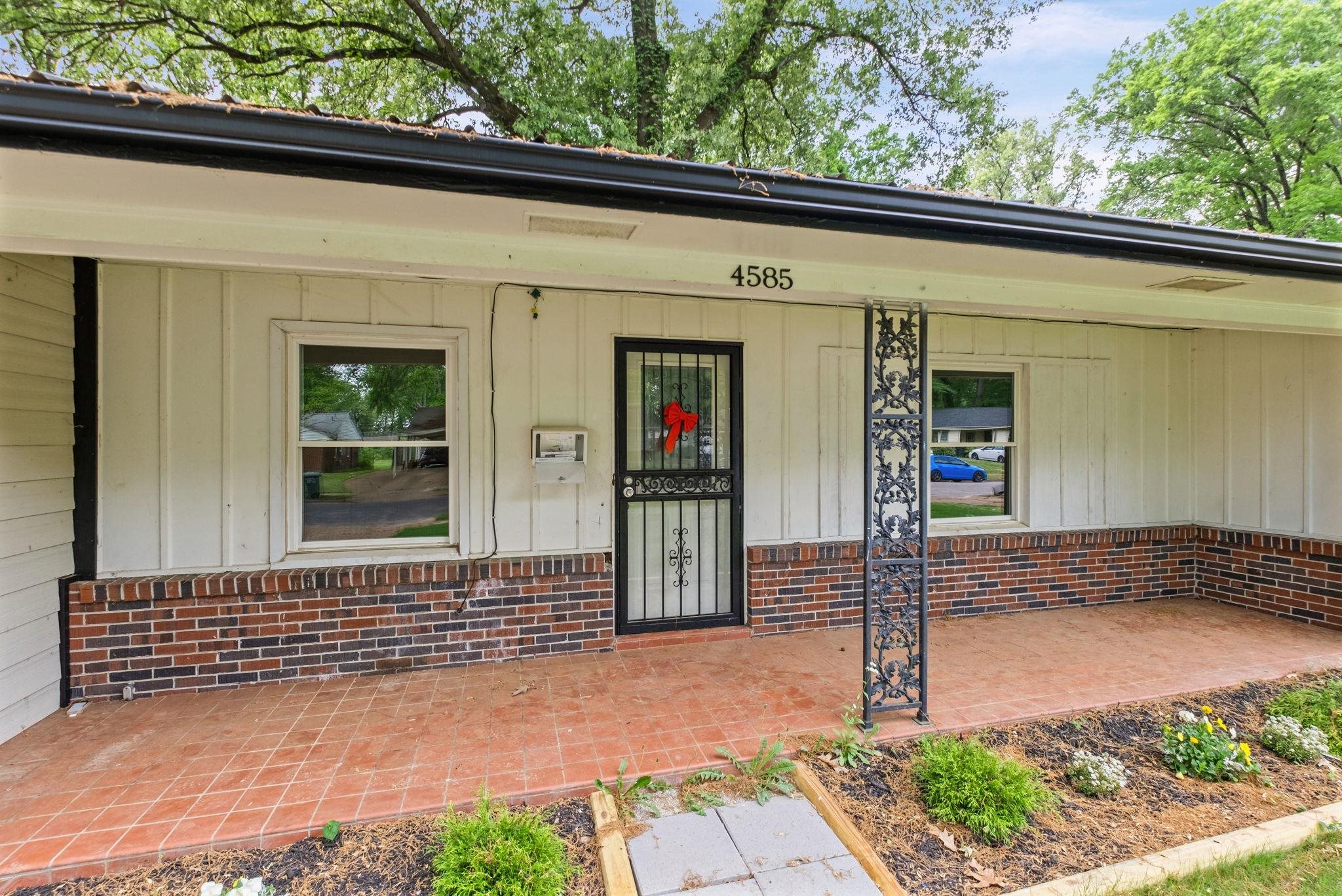4585 HELENE RD