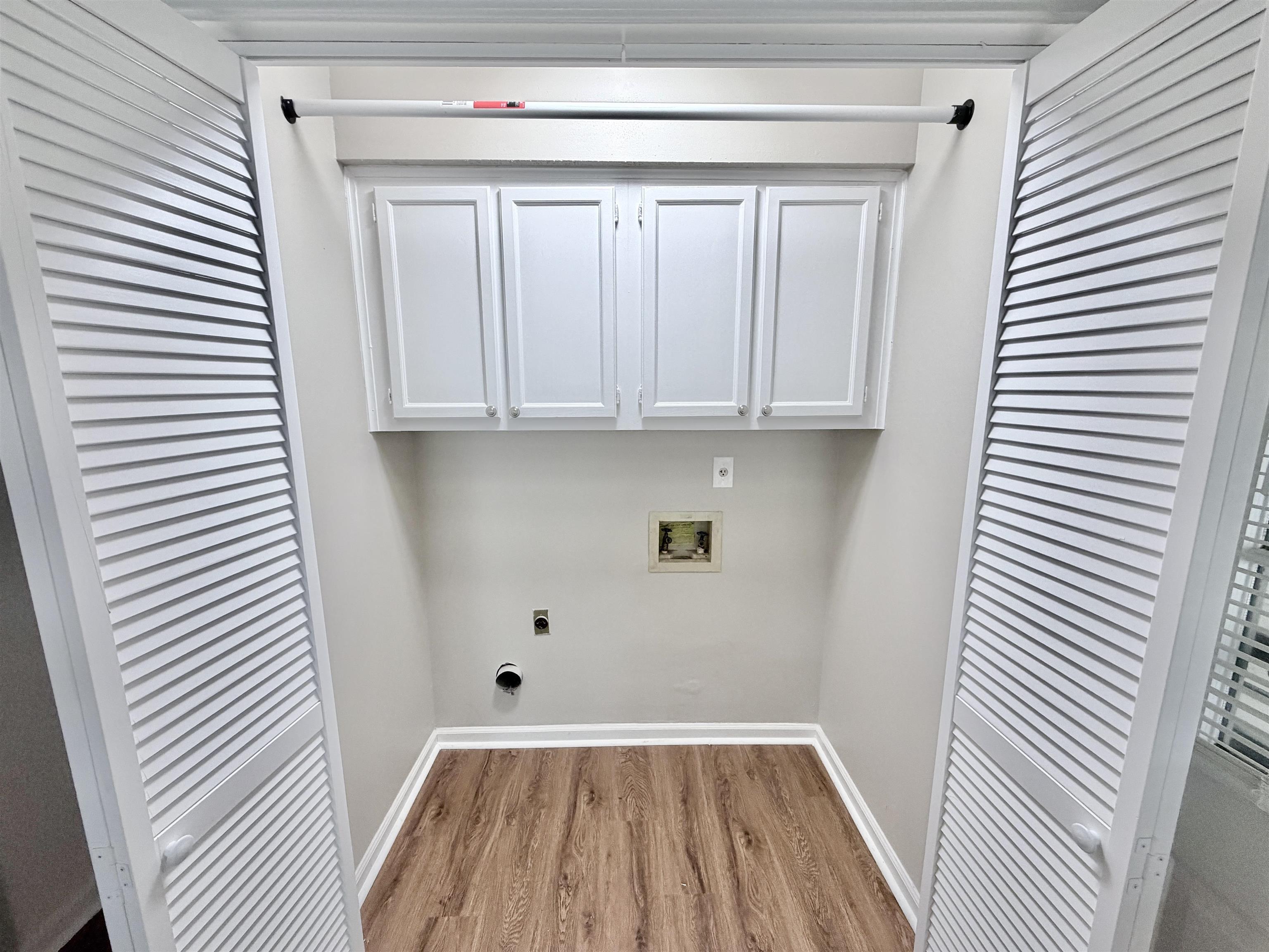 2569 VAN EATON LN