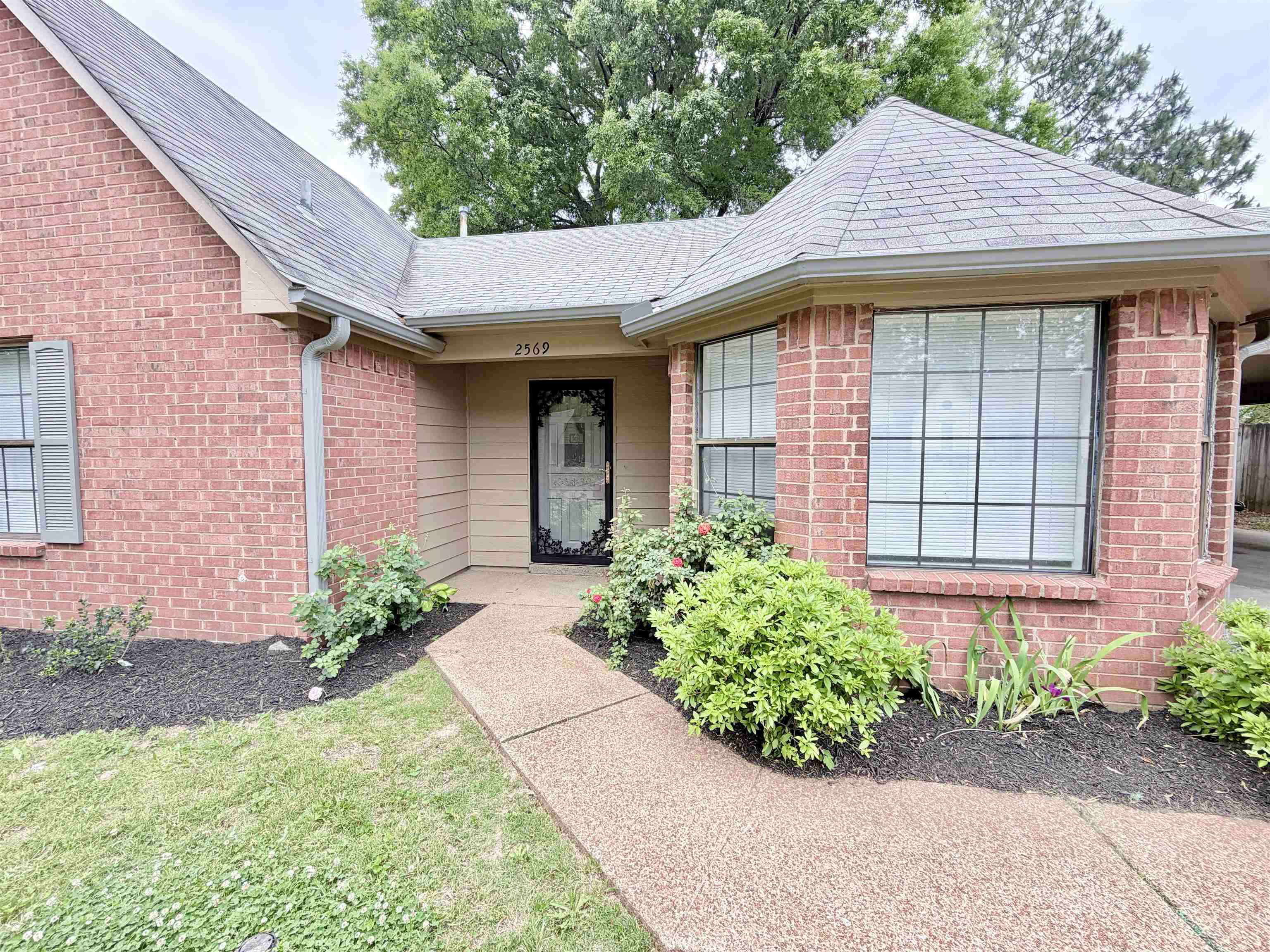 2569 VAN EATON LN