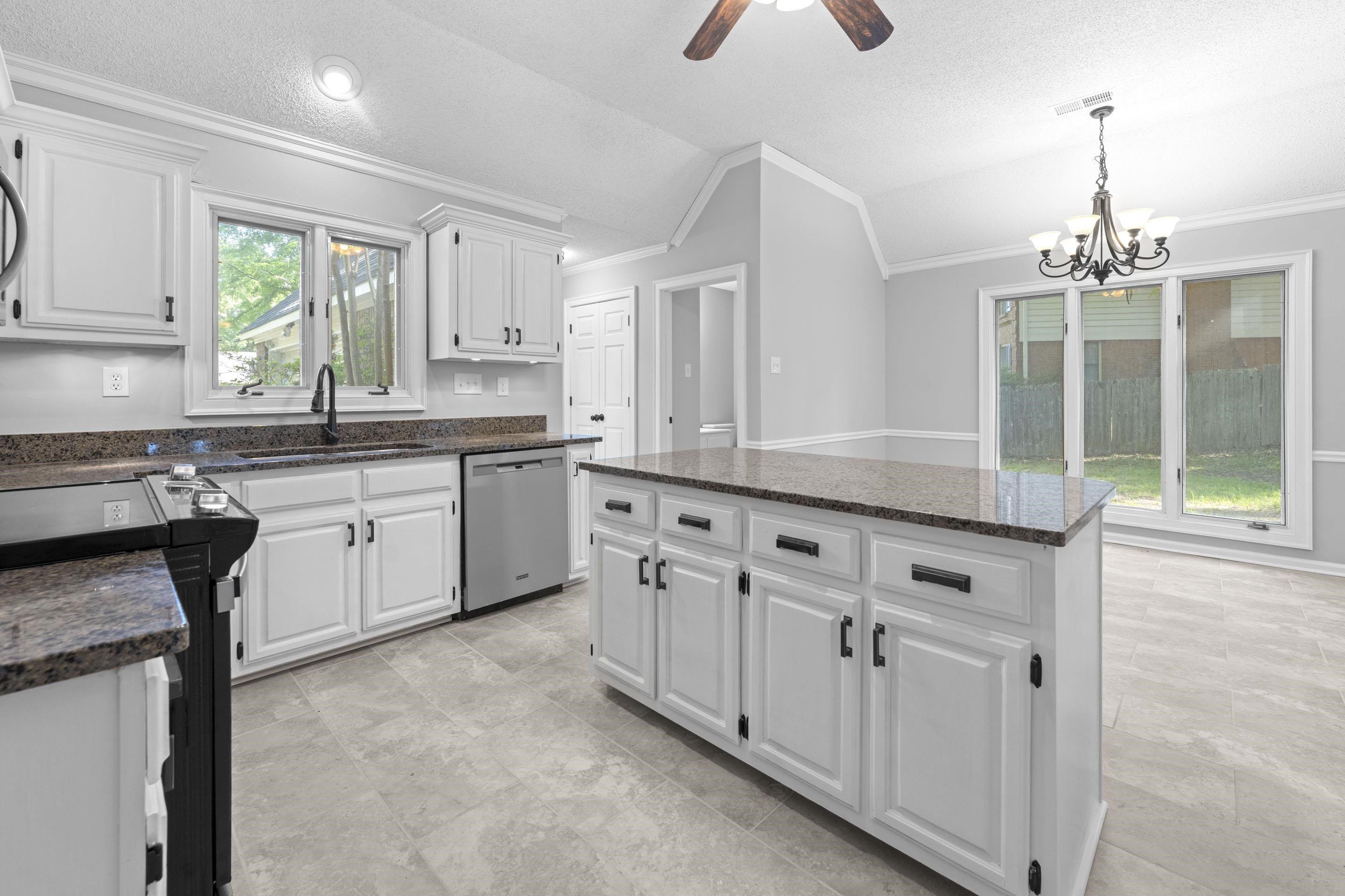 1564 CEDAR FARMS CV