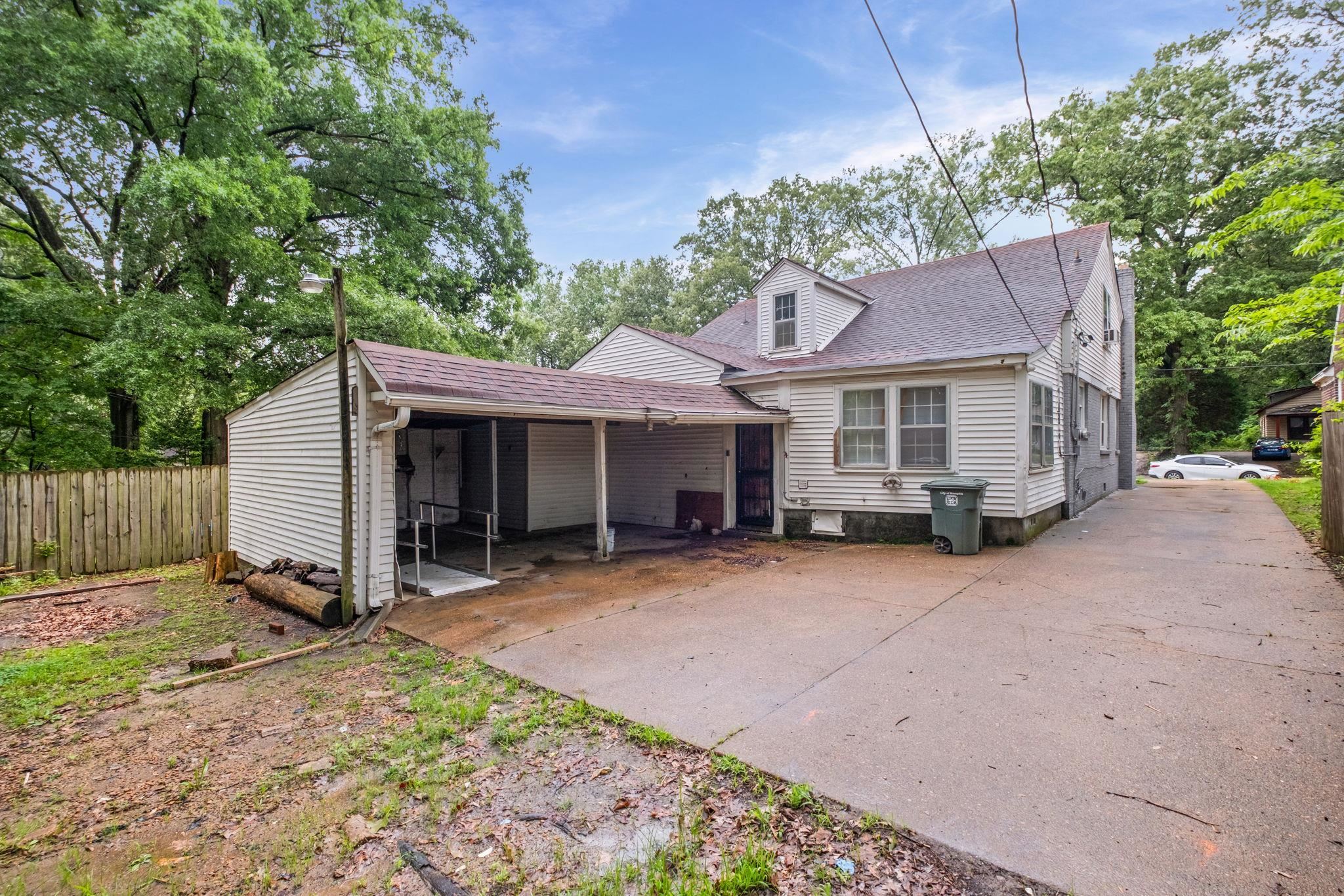 3280 CARNES AVE
