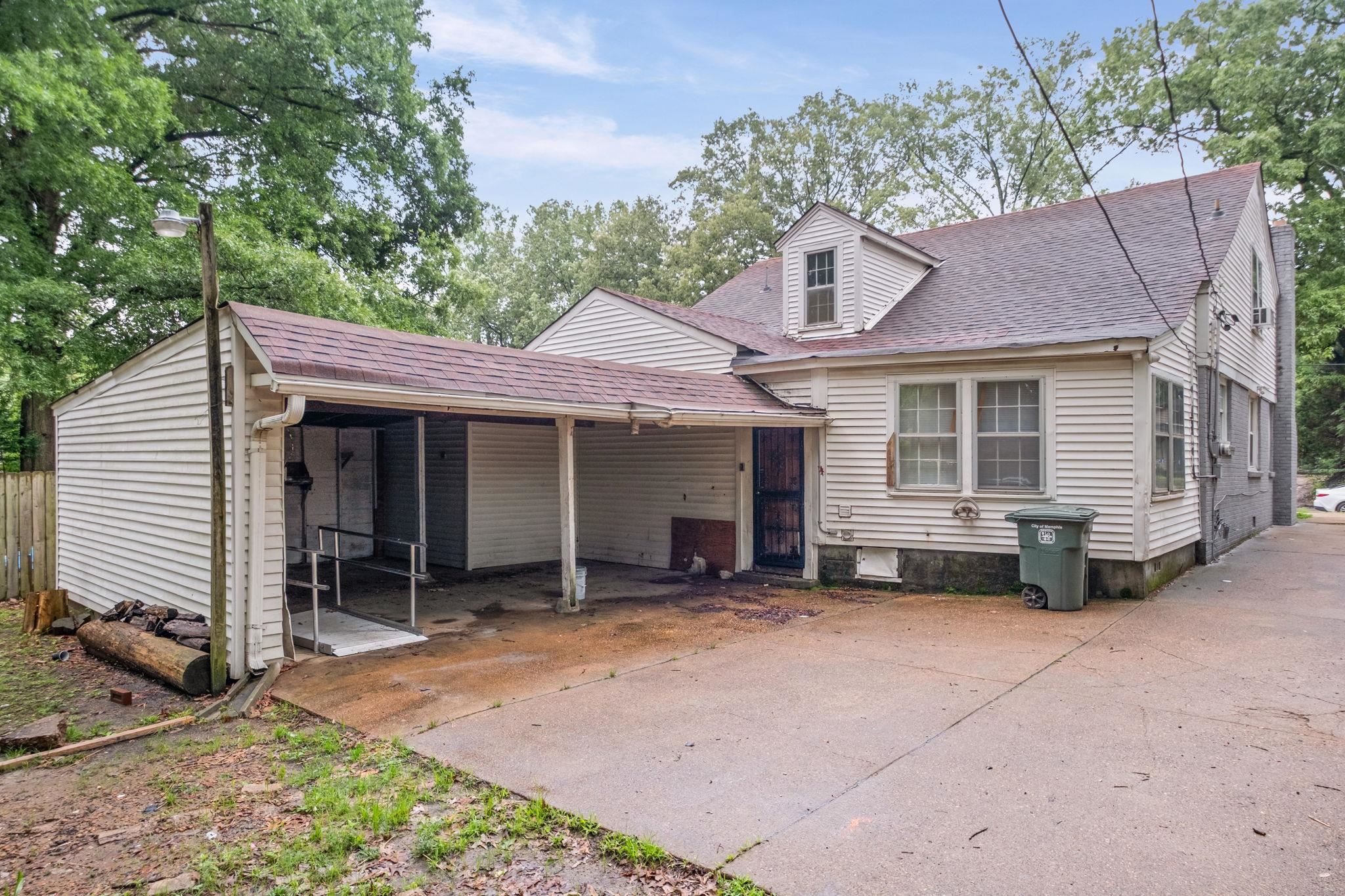 3280 CARNES AVE