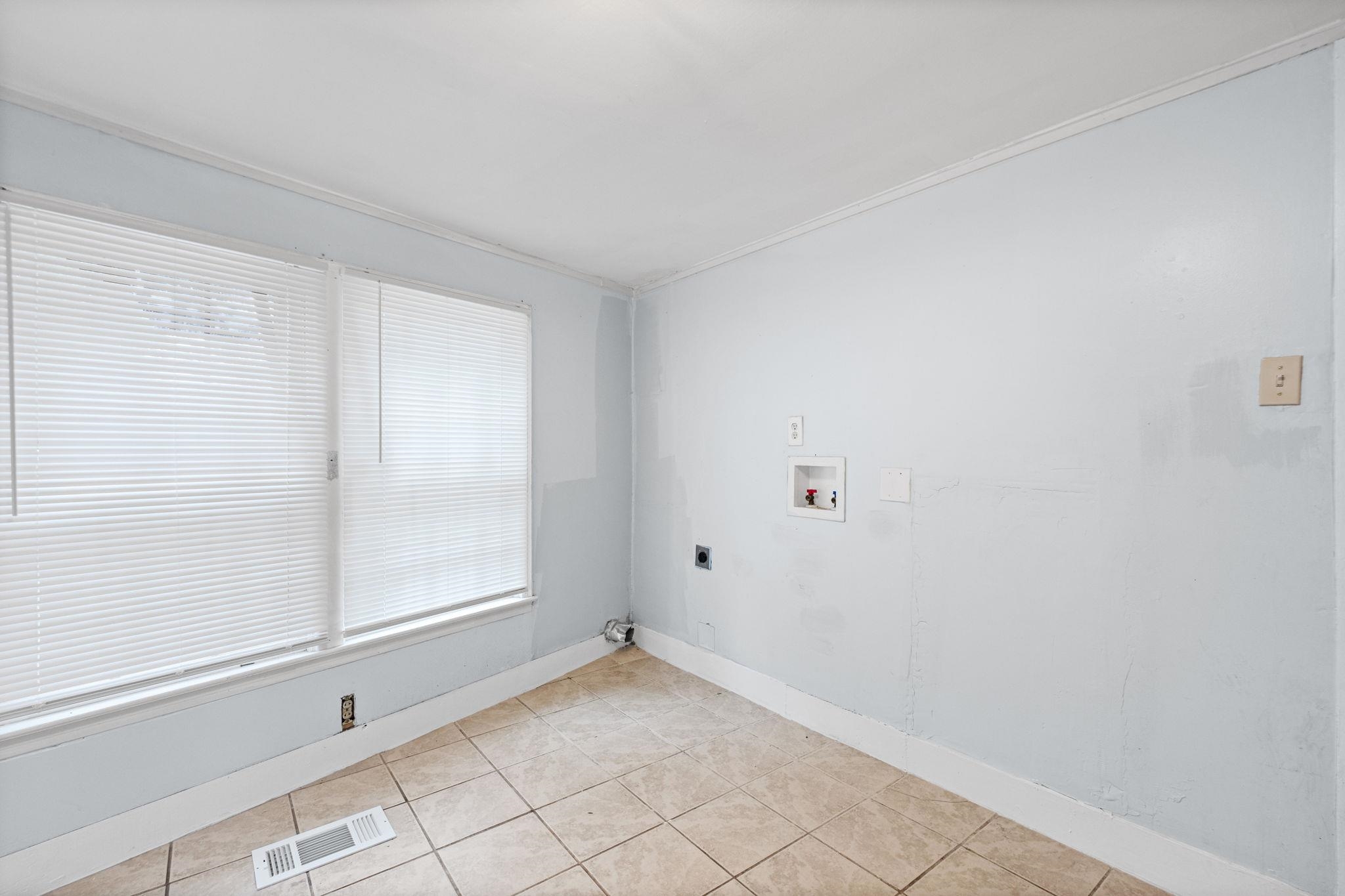 3280 CARNES AVE